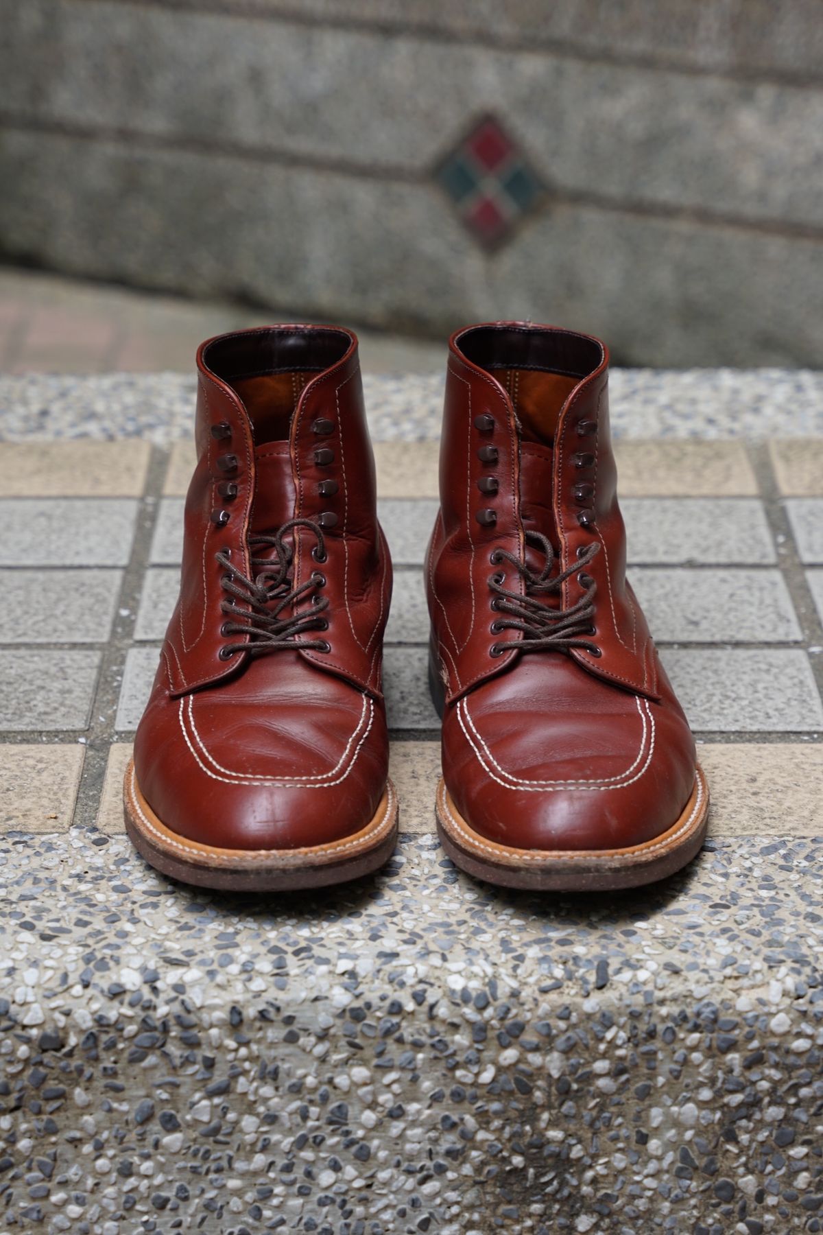 Photo by selvedgeline on November 4, 2022 of the Alden Indy Boot in Unknown Material.