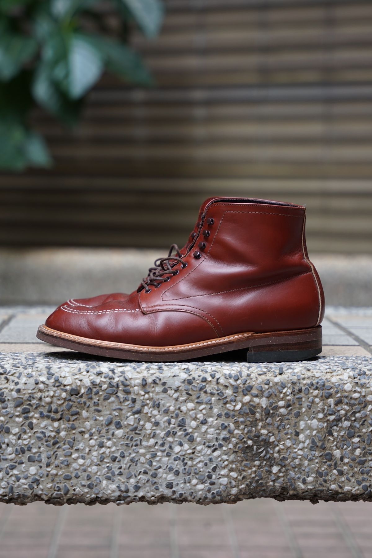 Photo by selvedgeline on November 4, 2022 of the Alden Indy Boot in Unknown Material.