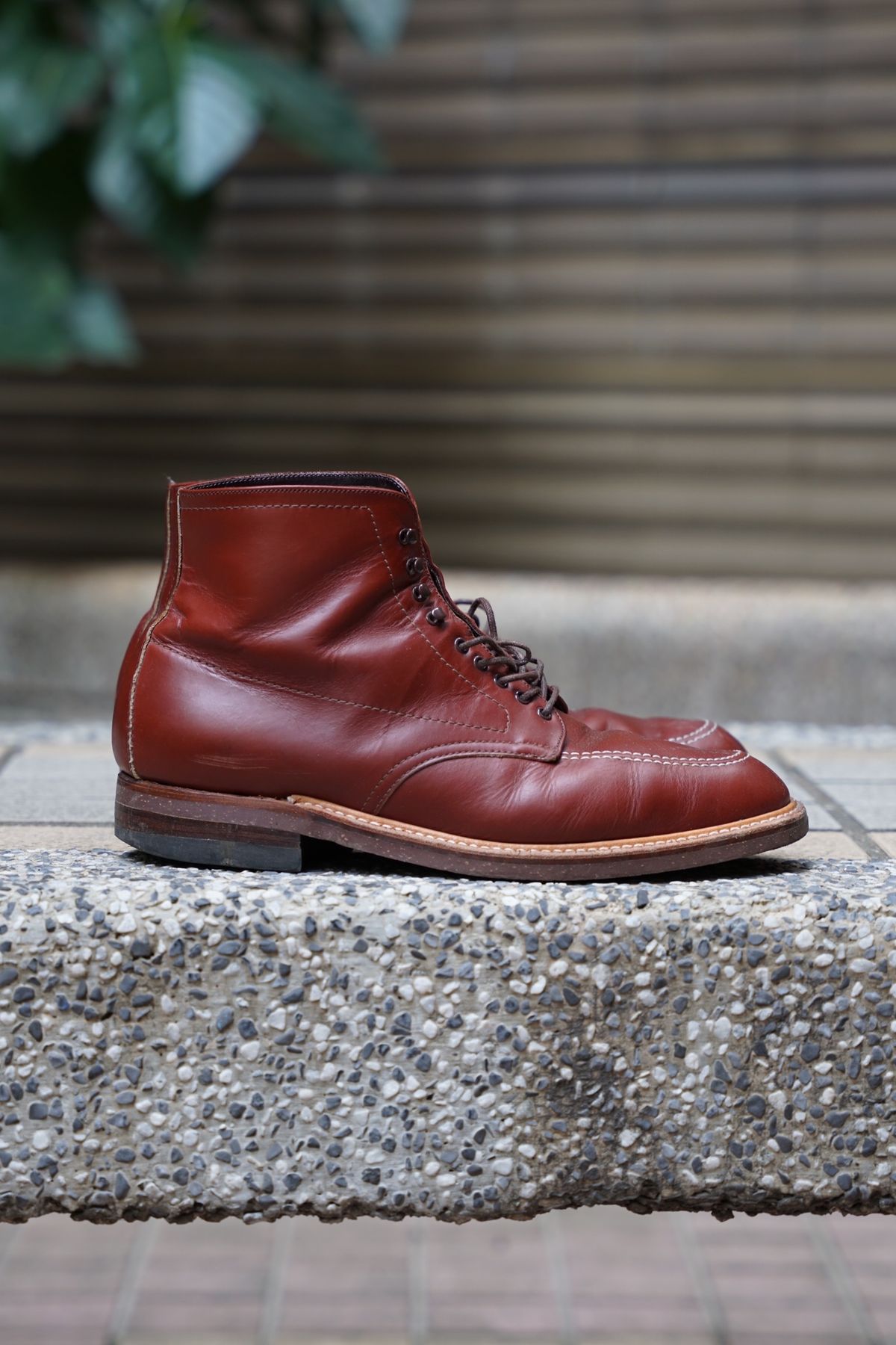 Photo by selvedgeline on November 4, 2022 of the Alden Indy Boot in Unknown Material.