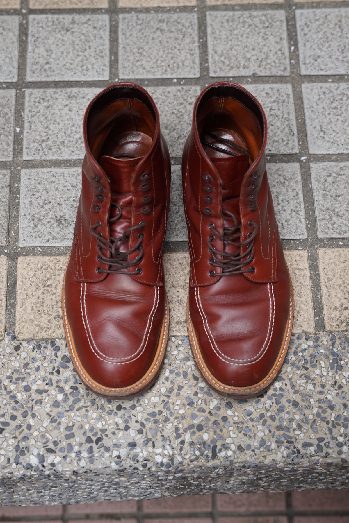 Photo by selvedgeline on November 4, 2022 of the Alden Indy Boot in Unknown Material.