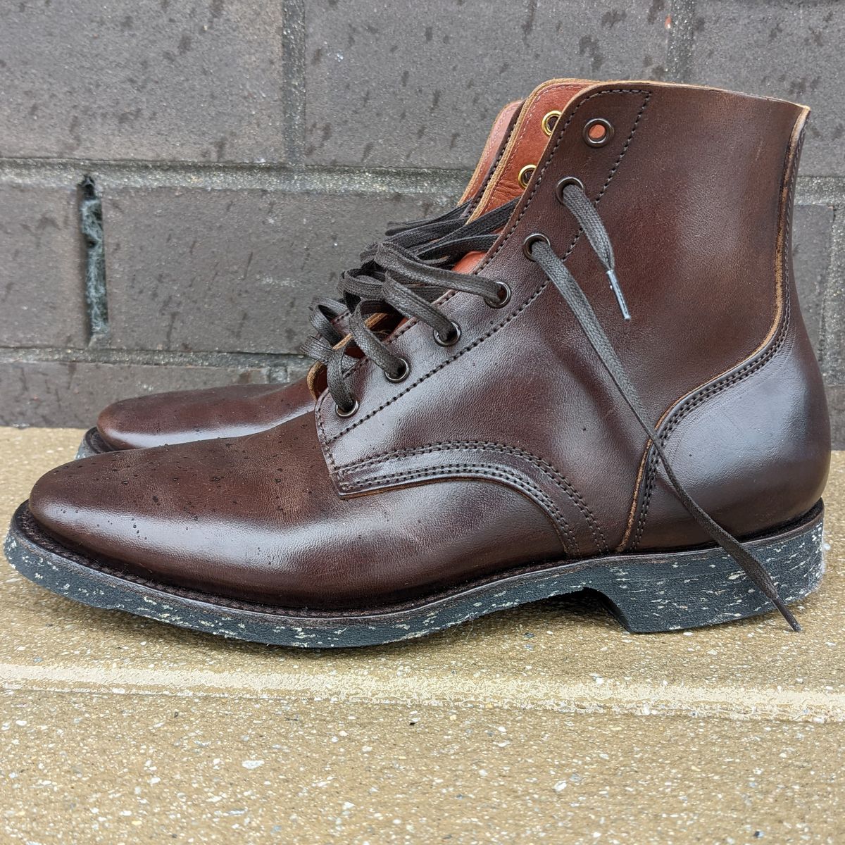 Photo by looking.down_ on October 3, 2022 of the Clinch Yeager Boots in Brown-Overdyed Horsebutt.
