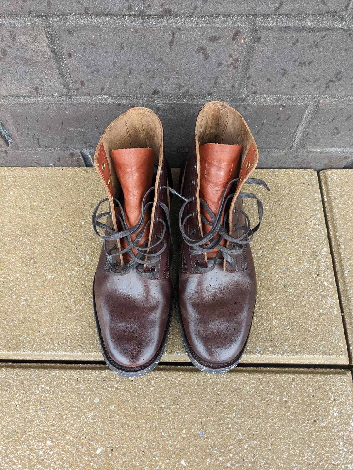 Photo by looking.down_ on October 3, 2022 of the Clinch Yeager Boots in Brown-Overdyed Horsebutt.