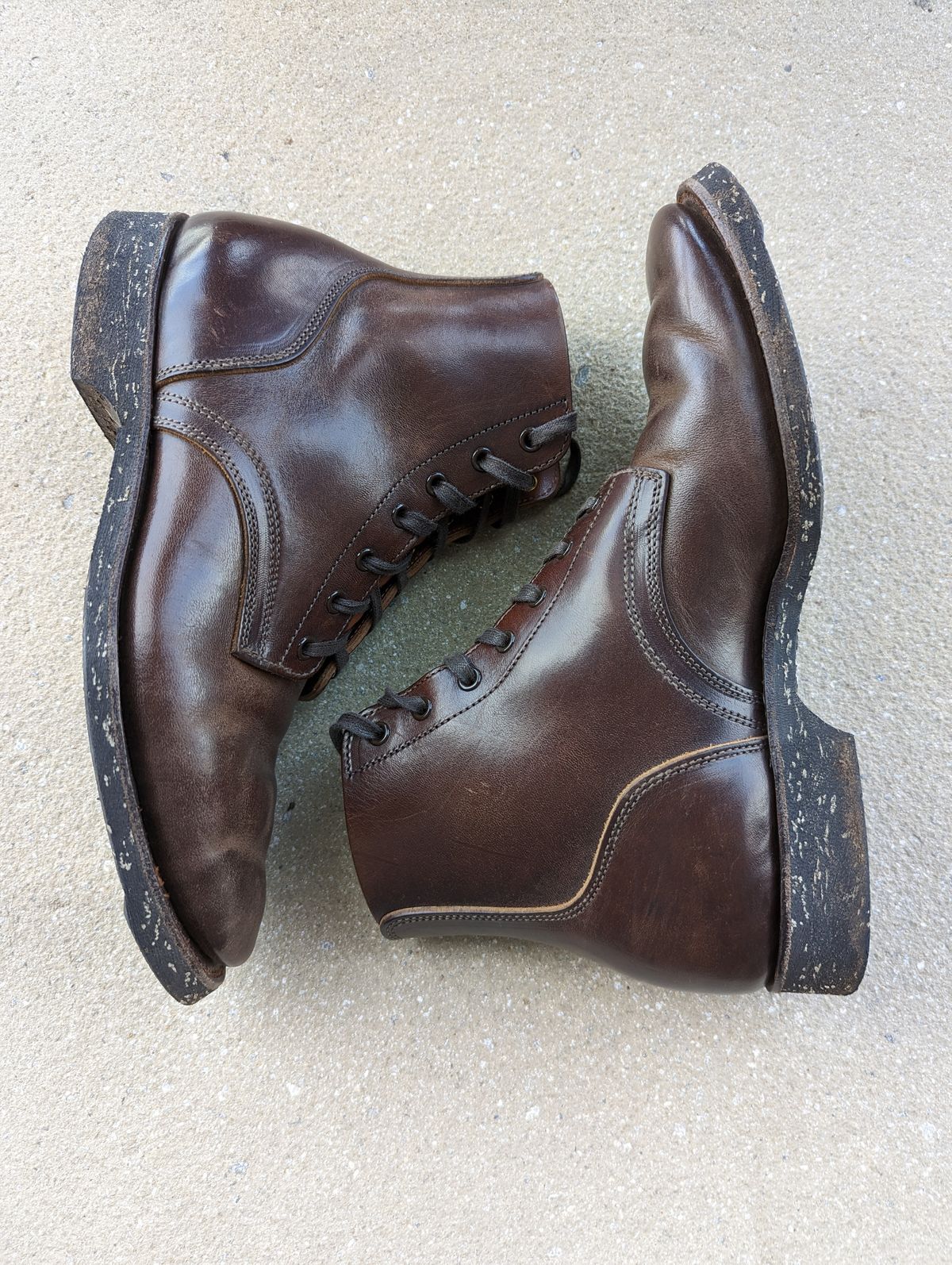 Photo by looking.down_ on December 4, 2022 of the Clinch Yeager Boots in Brown-Overdyed Horsebutt.