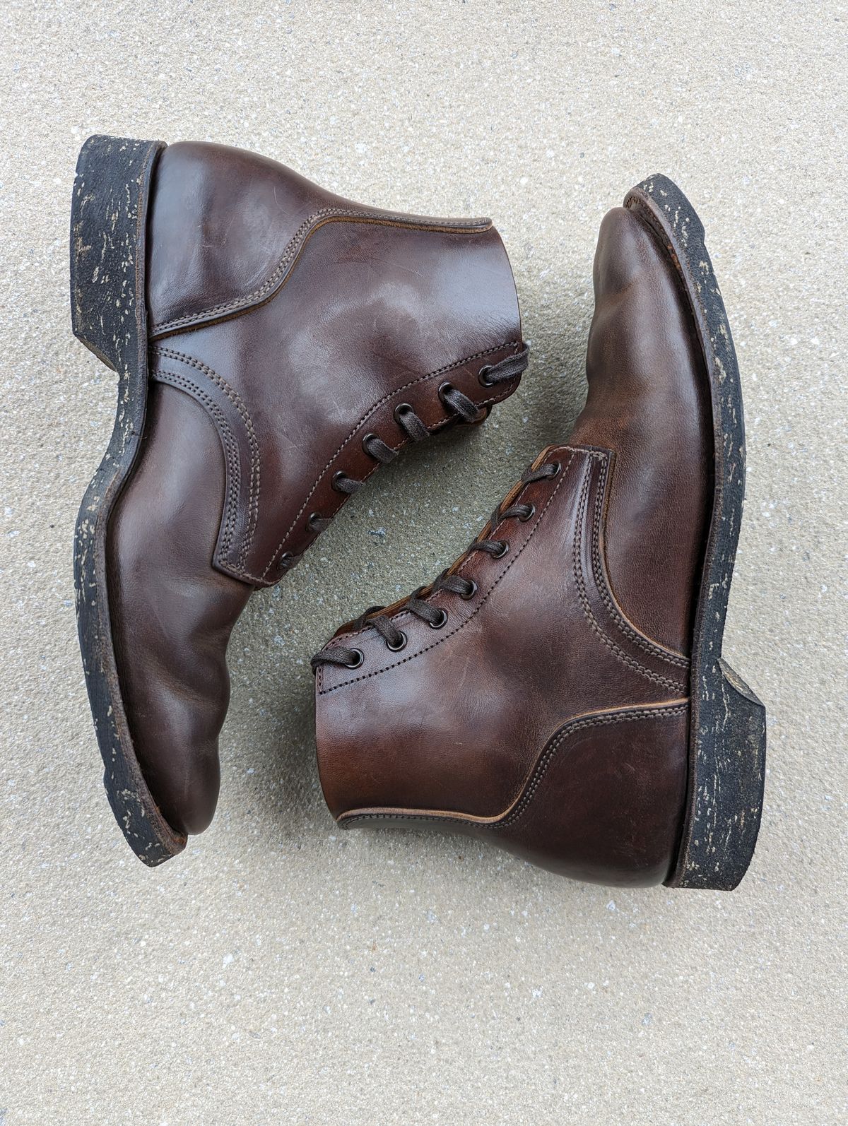 Photo by looking.down_ on January 4, 2023 of the Clinch Yeager Boots in Brown-Overdyed Horsebutt.