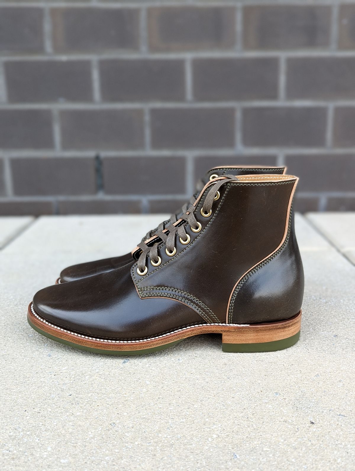 Photo by looking.down_ on November 1, 2022 of the Quan Shoemaker Unknown Model in Horween Dark Cognac Shell Cordovan.