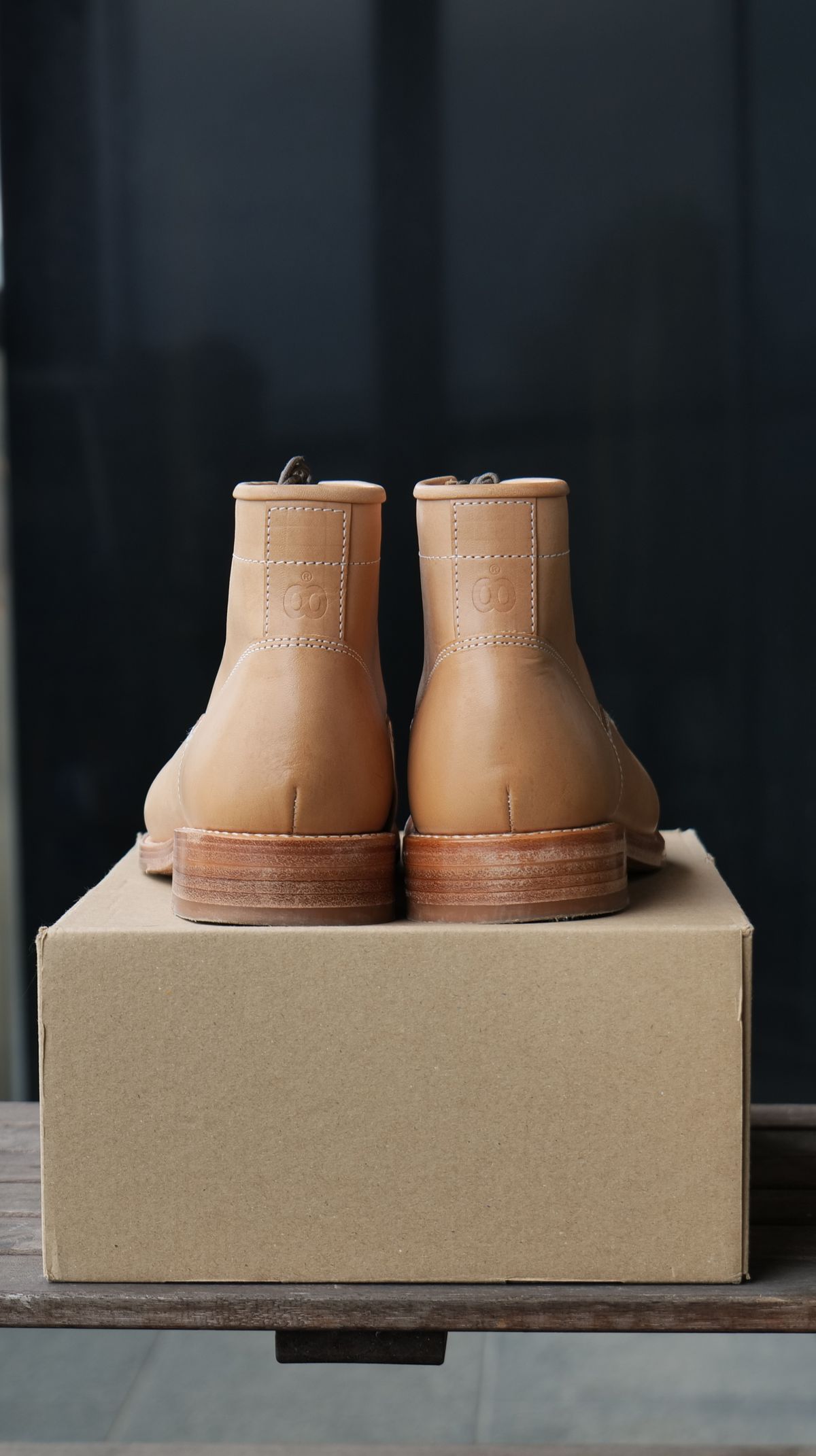 Photo by sulokbibi96 on October 5, 2023 of the Butts and Shoulders The Classic Boots in Natural Leather.