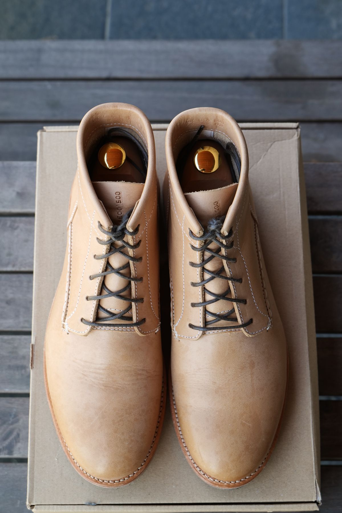 Photo by sulokbibi96 on November 5, 2023 of the Butts and Shoulders The Classic Boots in Natural Leather.