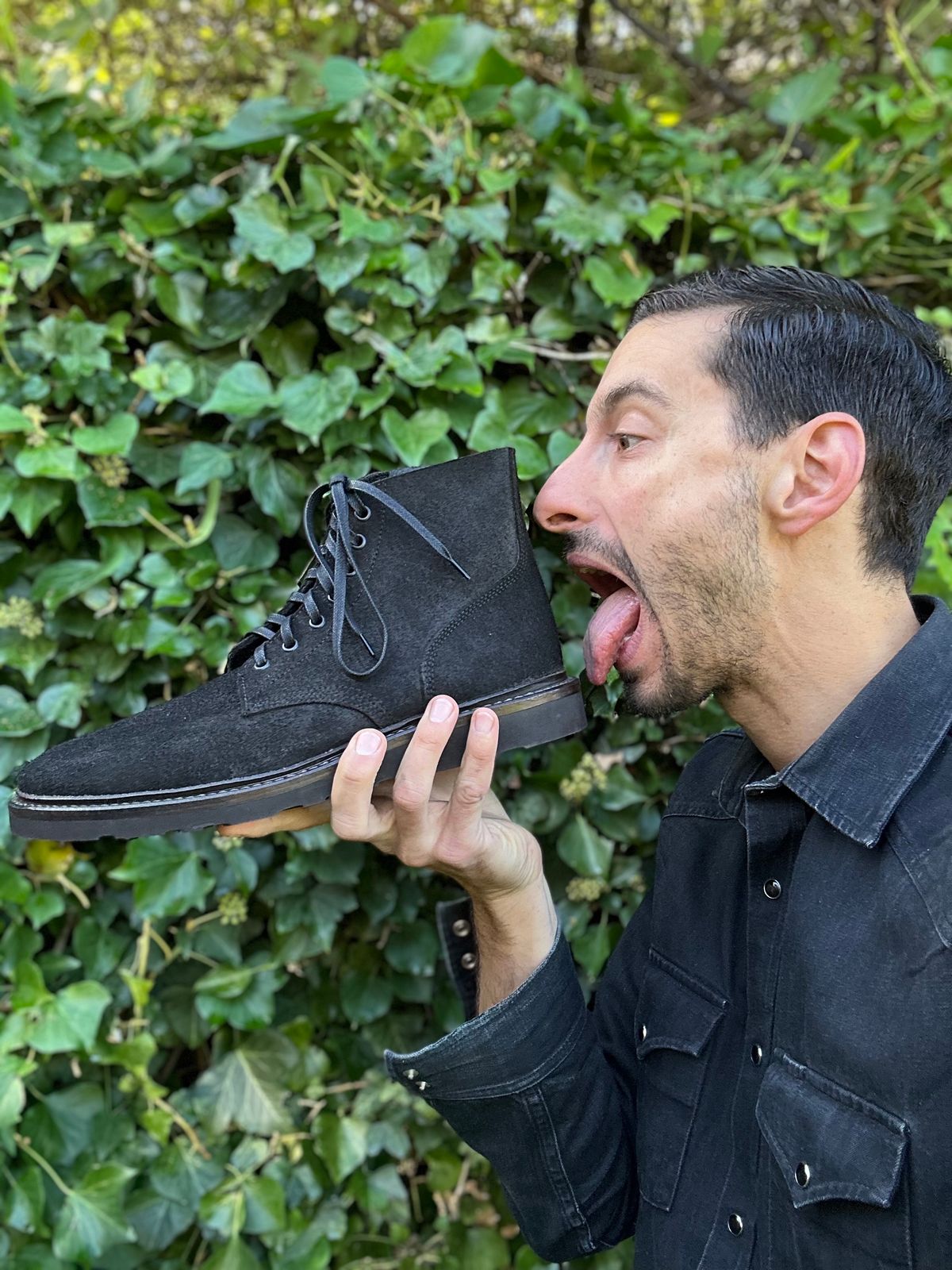 Photo by TheGiuce on October 1, 2022 of the Oak Street Bootmakers Field Boot in Seidel Black Oiled Congo Shrunken Bison Roughout.
