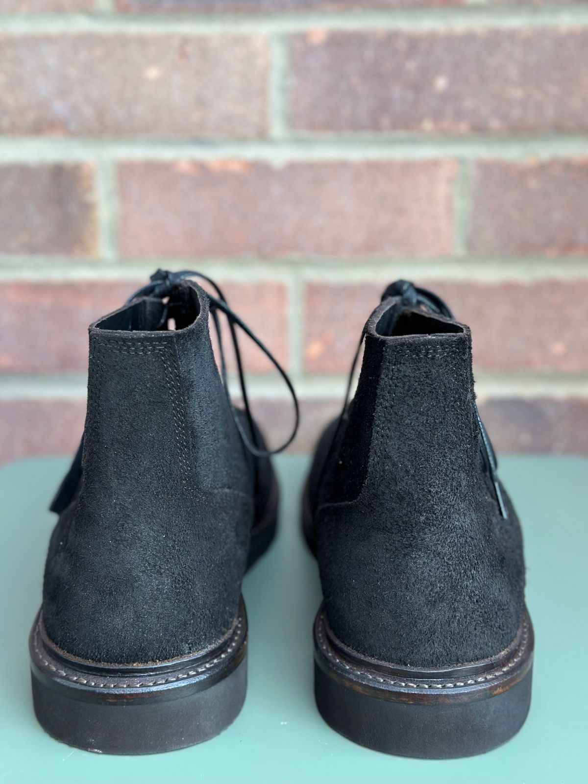 Photo by TheGiuce on October 1, 2022 of the Oak Street Bootmakers Field Boot in Seidel Black Oiled Congo Shrunken Bison Roughout.