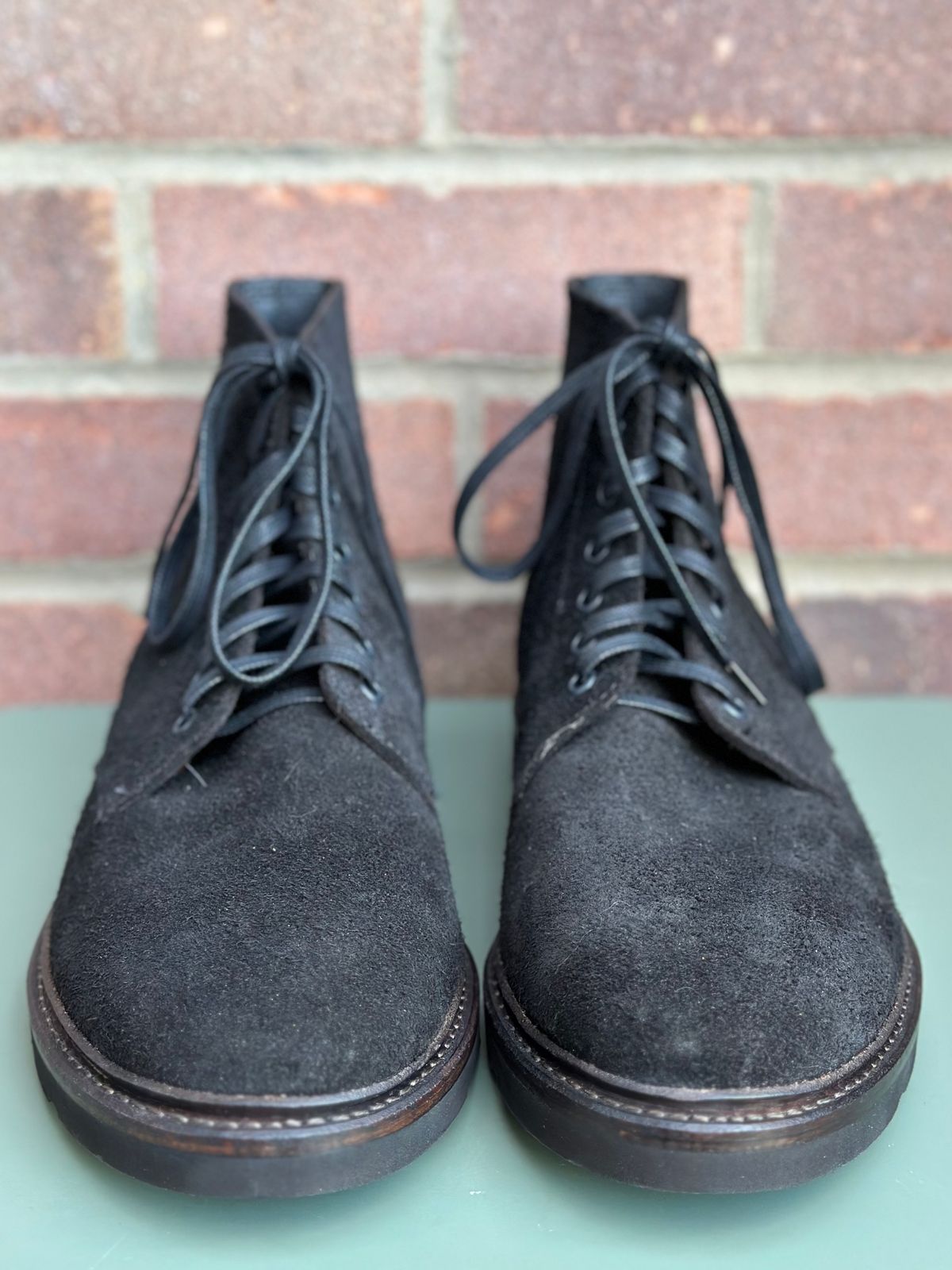 Photo by TheGiuce on October 1, 2022 of the Oak Street Bootmakers Field Boot in Seidel Black Oiled Congo Shrunken Bison Roughout.