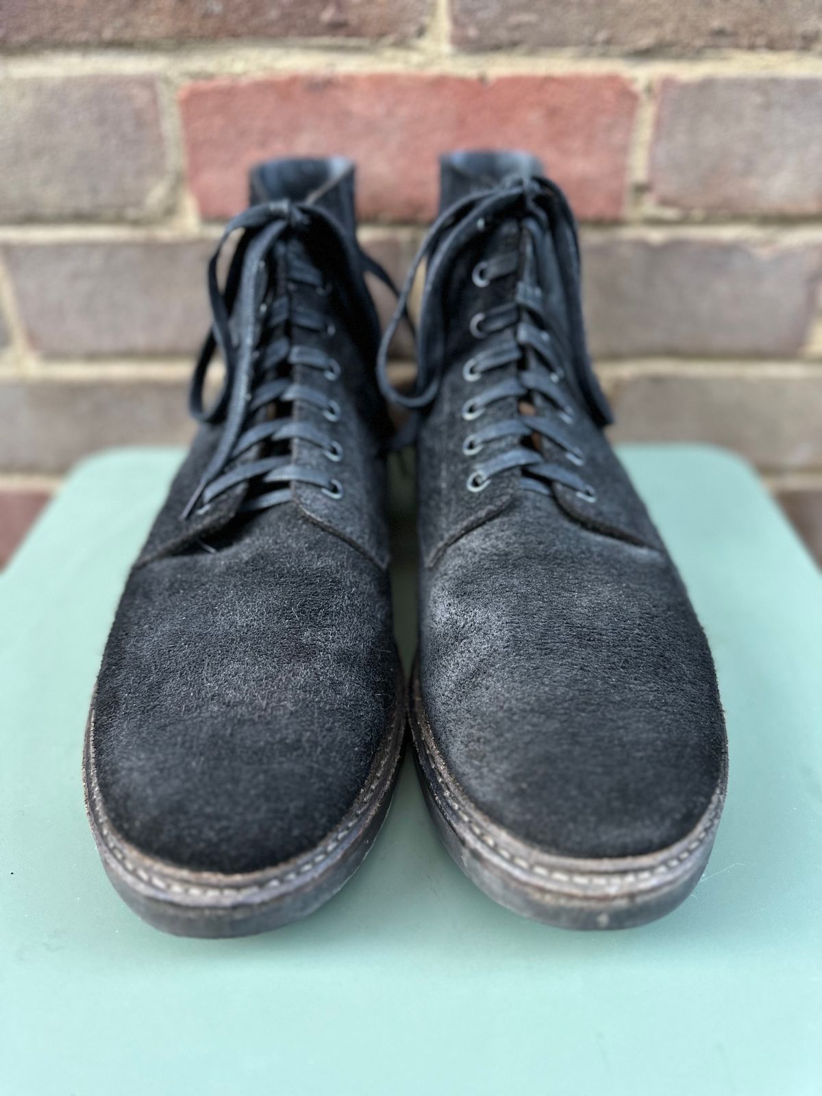 Photo by TheGiuce on November 4, 2022 of the Oak Street Bootmakers Field Boot in Seidel Black Oiled Congo Shrunken Bison Roughout.