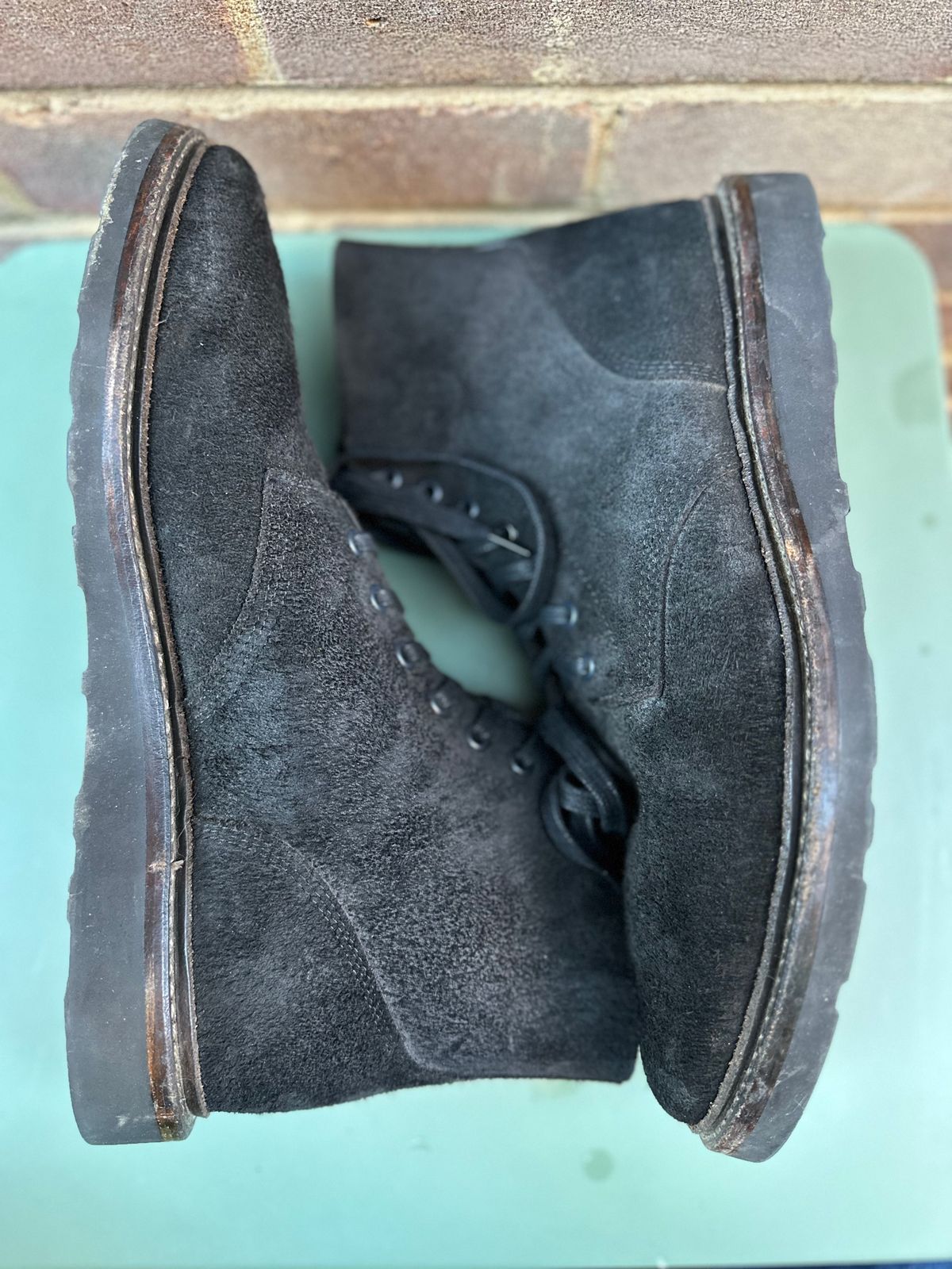 Photo by TheGiuce on November 4, 2022 of the Oak Street Bootmakers Field Boot in Seidel Black Oiled Congo Shrunken Bison Roughout.