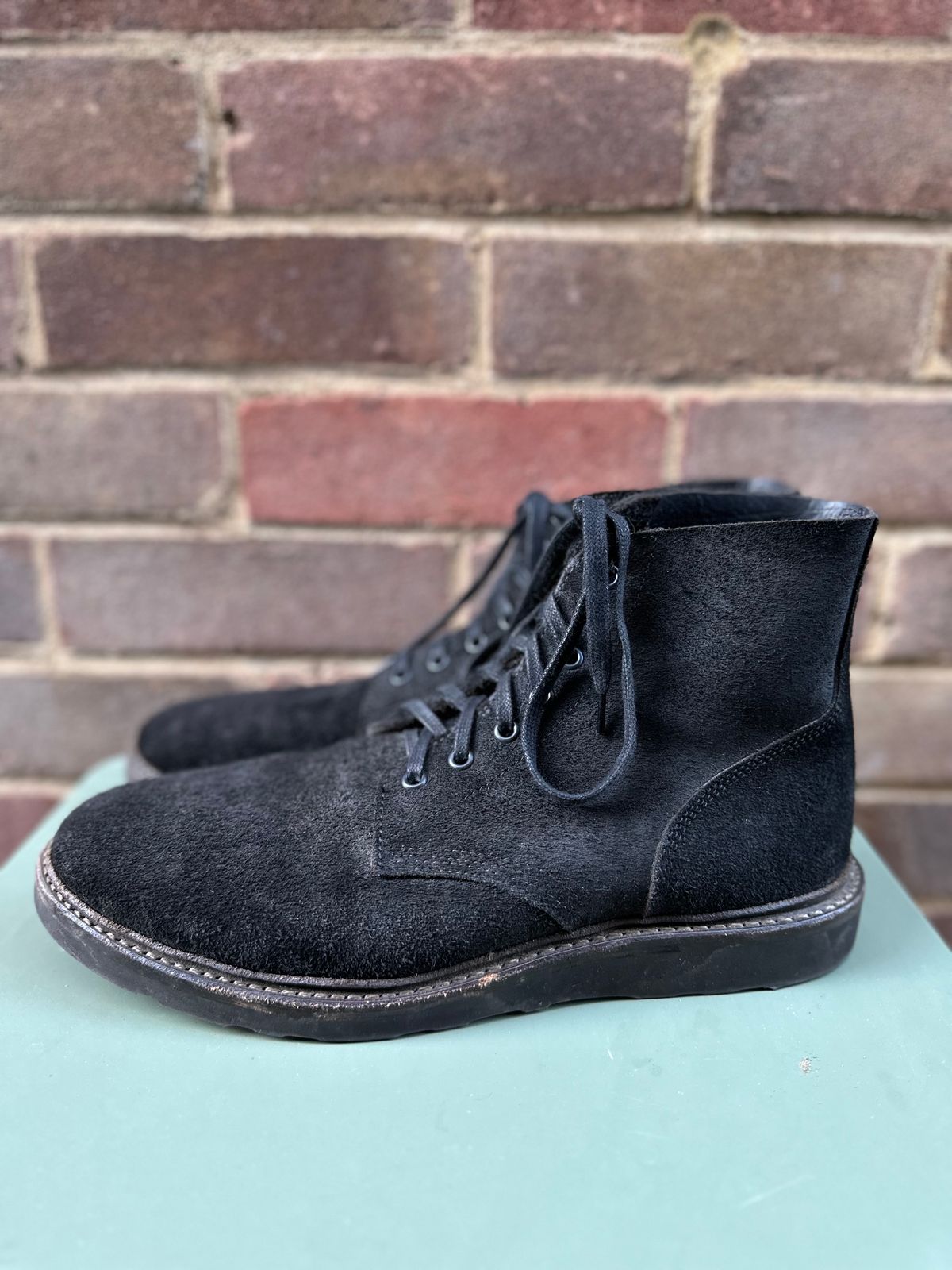 Photo by TheGiuce on November 4, 2022 of the Oak Street Bootmakers Field Boot in Seidel Black Oiled Congo Shrunken Bison Roughout.