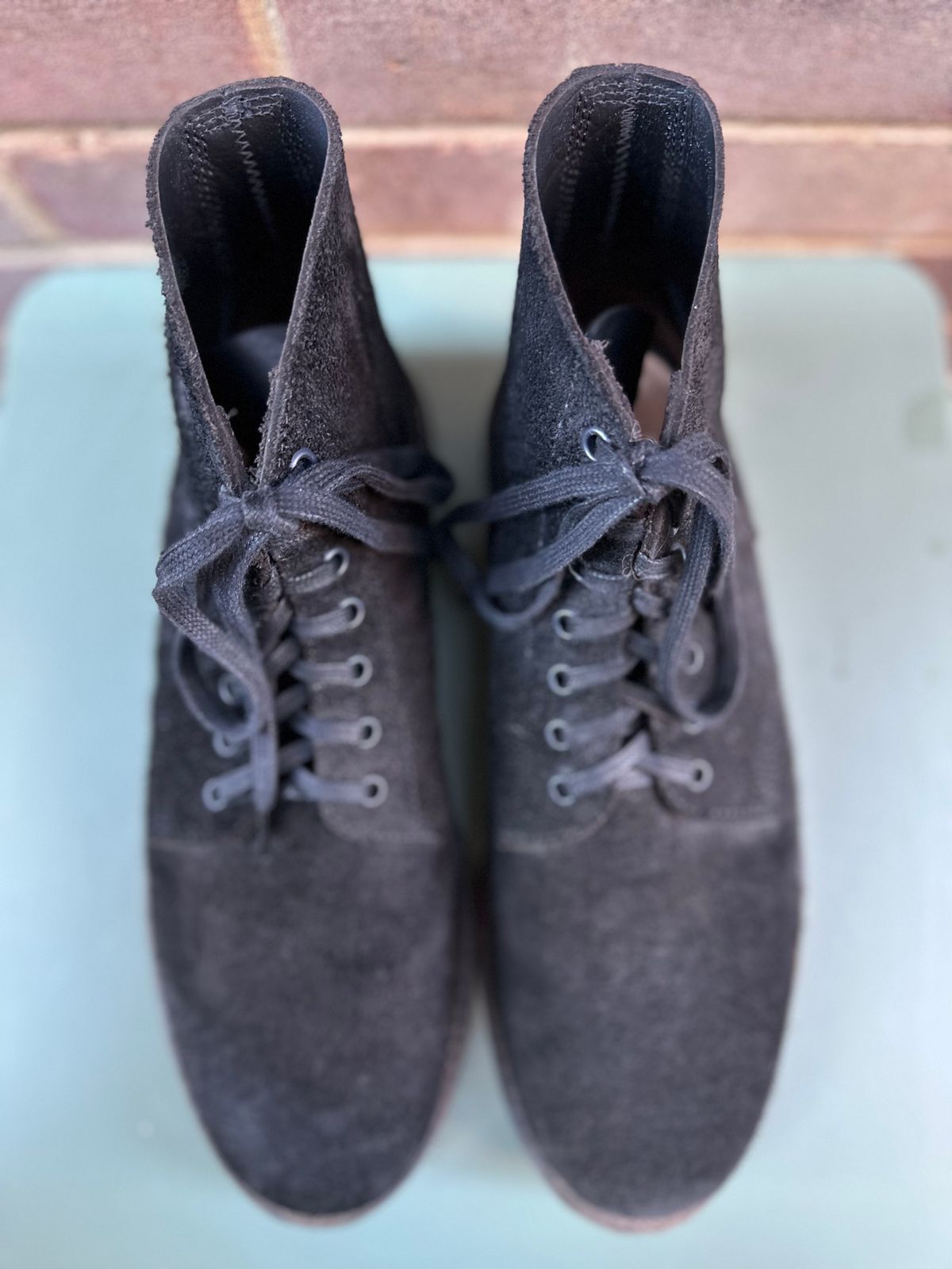 Photo by TheGiuce on November 4, 2022 of the Oak Street Bootmakers Field Boot in Seidel Black Oiled Congo Shrunken Bison Roughout.