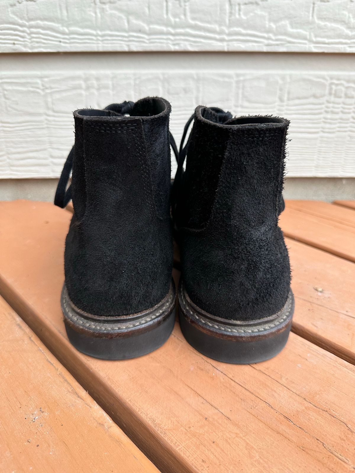 Photo by TheGiuce on December 1, 2022 of the Oak Street Bootmakers Field Boot in Seidel Black Oiled Congo Shrunken Bison Roughout.