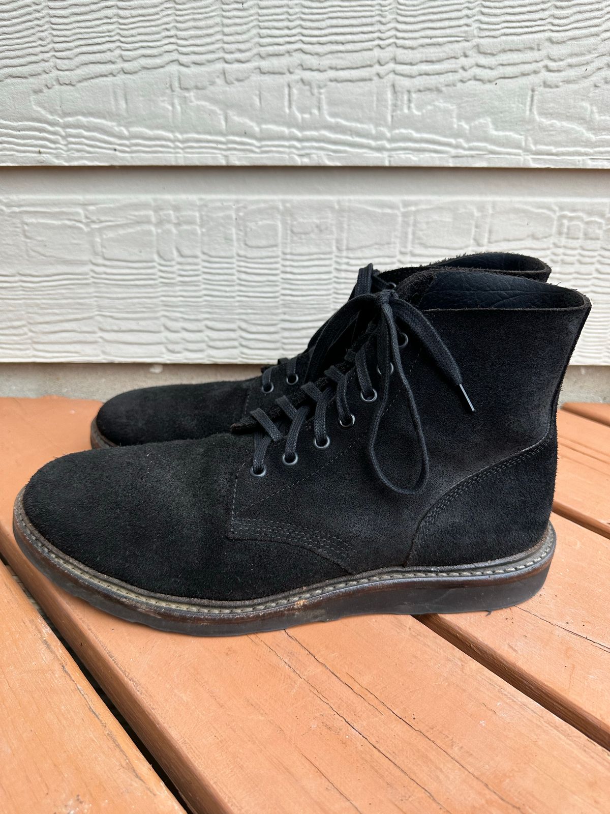 Photo by TheGiuce on December 1, 2022 of the Oak Street Bootmakers Field Boot in Seidel Black Oiled Congo Shrunken Bison Roughout.