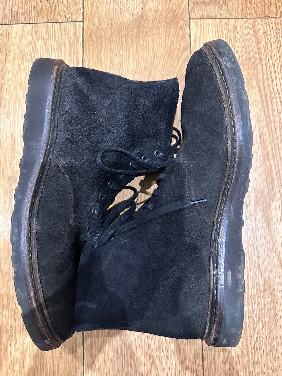 Photo by TheGiuce on January 5, 2023 of the Oak Street Bootmakers Field Boot in Seidel Black Oiled Congo Shrunken Bison Roughout.