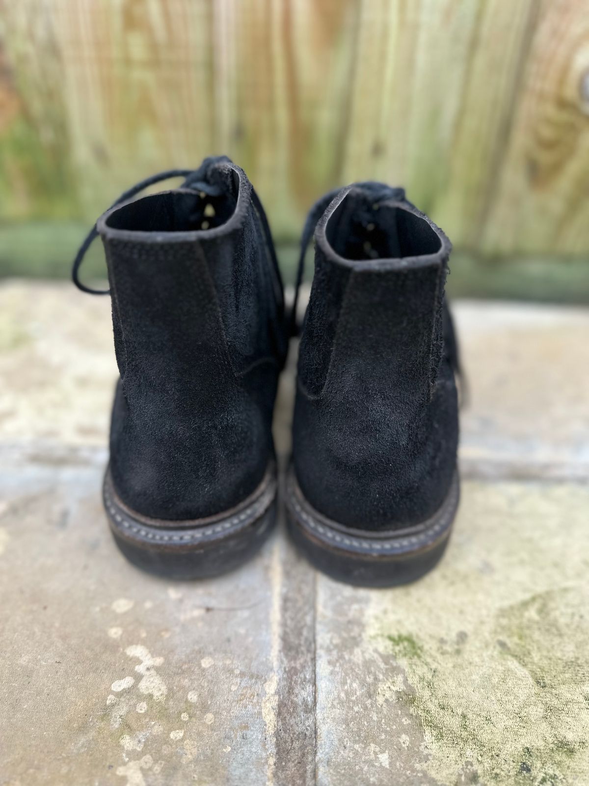 Photo by TheGiuce on February 5, 2023 of the Oak Street Bootmakers Field Boot in Seidel Black Oiled Congo Shrunken Bison Roughout.