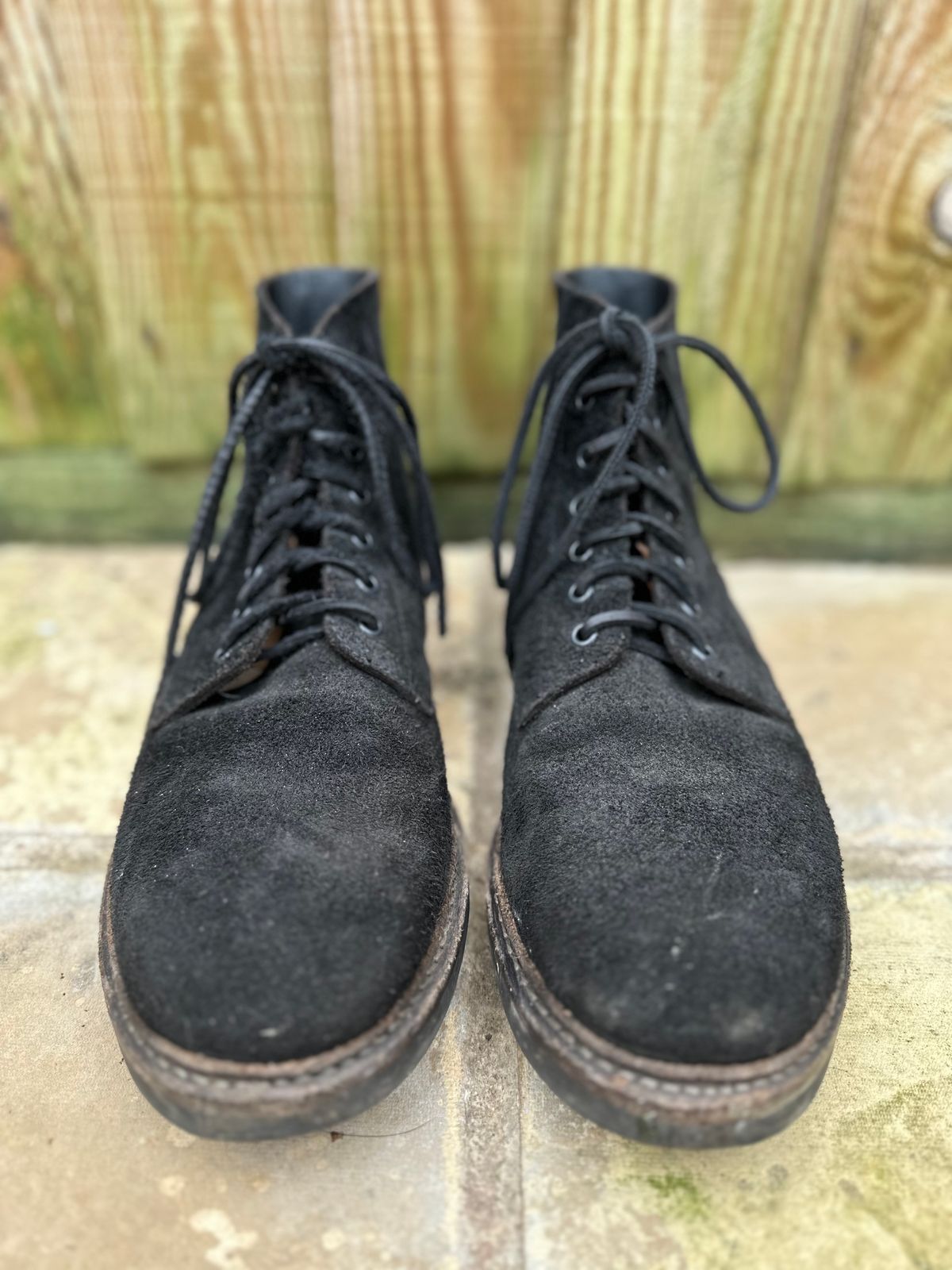 Photo by TheGiuce on February 5, 2023 of the Oak Street Bootmakers Field Boot in Seidel Black Oiled Congo Shrunken Bison Roughout.