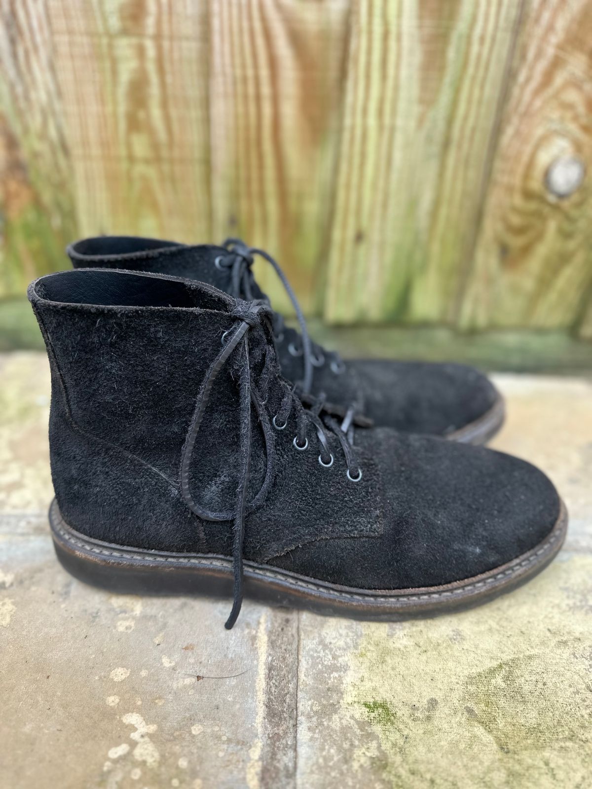 Photo by TheGiuce on February 5, 2023 of the Oak Street Bootmakers Field Boot in Seidel Black Oiled Congo Shrunken Bison Roughout.