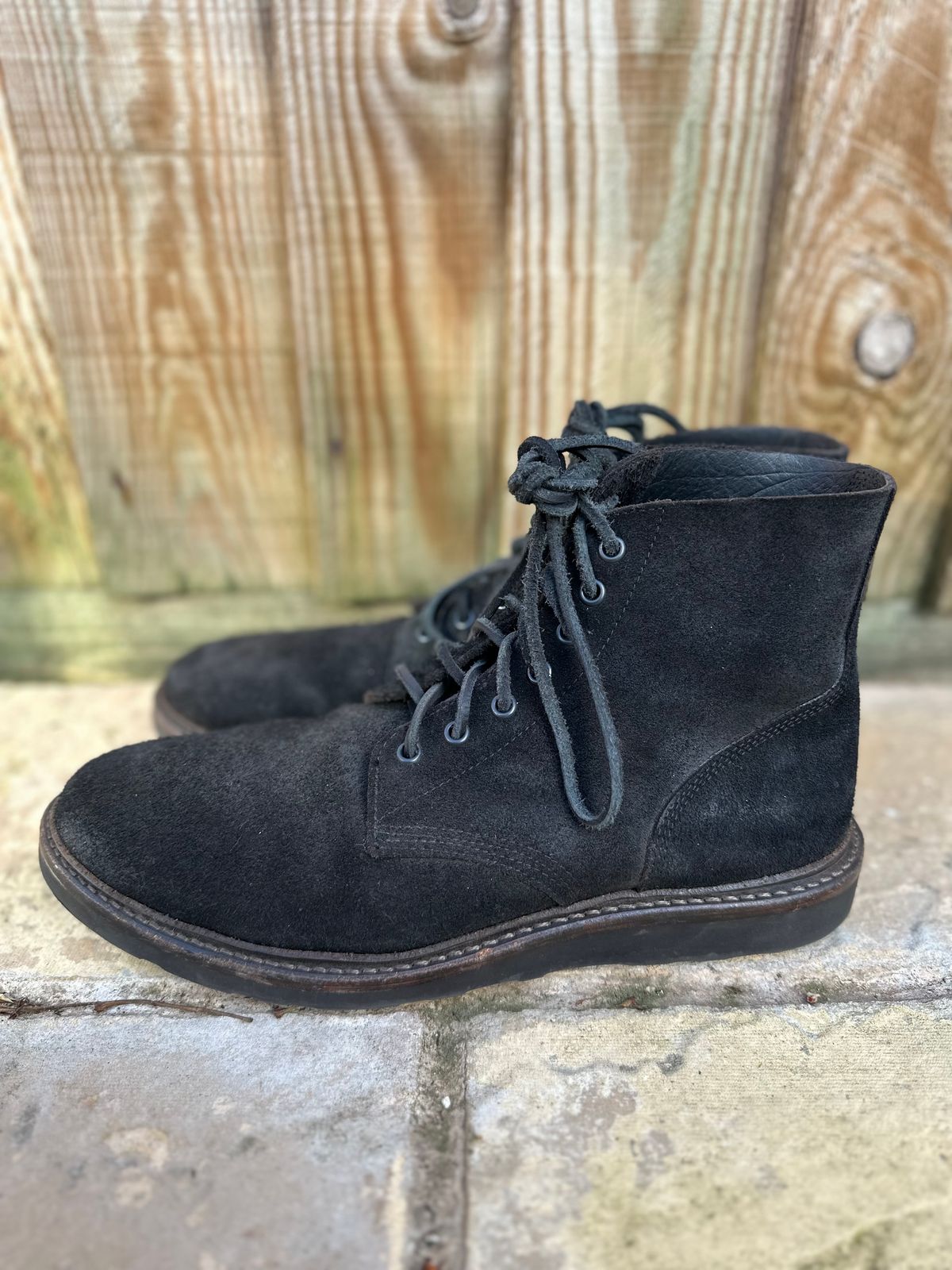 Photo by TheGiuce on March 2, 2023 of the Oak Street Bootmakers Field Boot in Seidel Black Oiled Congo Shrunken Bison Roughout.