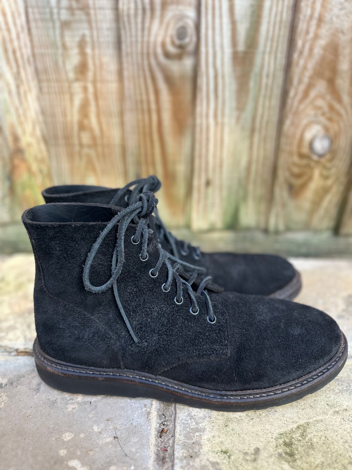 Photo by TheGiuce on March 2, 2023 of the Oak Street Bootmakers Field Boot in Seidel Black Oiled Congo Shrunken Bison Roughout.