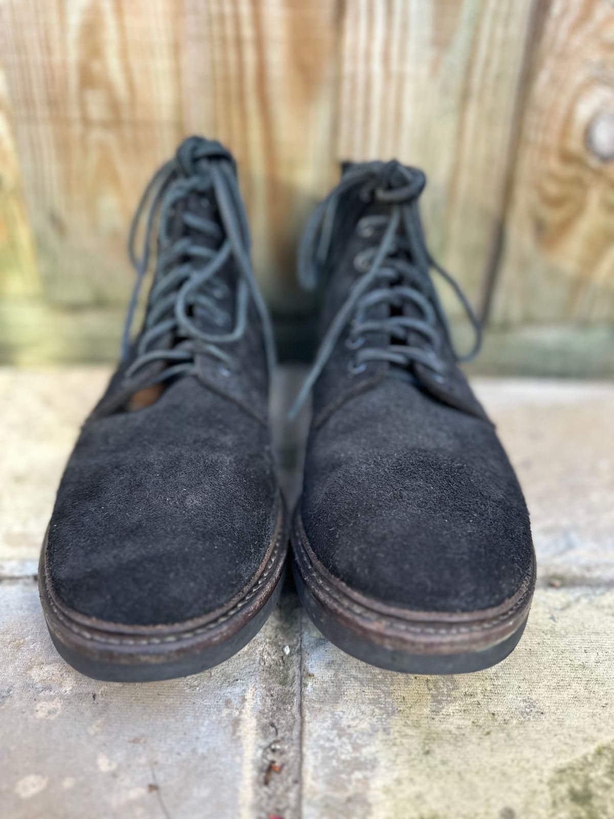 Photo by TheGiuce on March 2, 2023 of the Oak Street Bootmakers Field Boot in Seidel Black Oiled Congo Shrunken Bison Roughout.