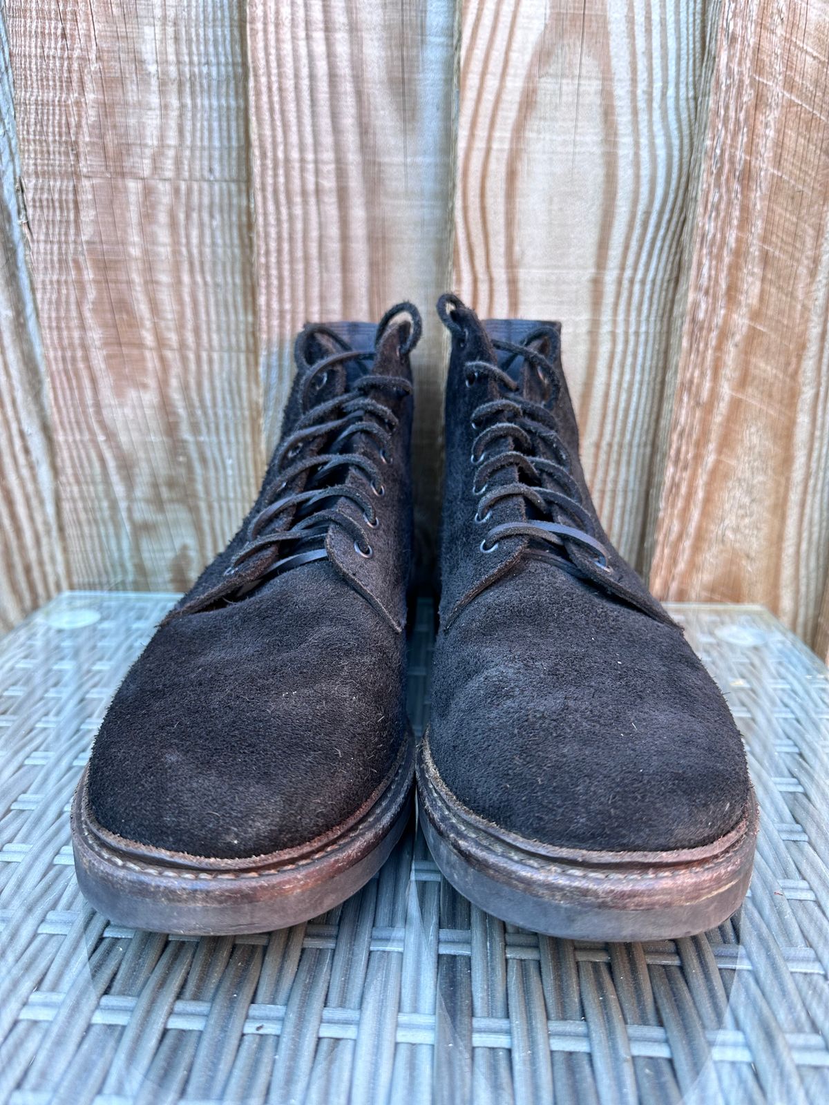 Photo by TheGiuce on April 3, 2023 of the Oak Street Bootmakers Field Boot in Seidel Black Oiled Congo Shrunken Bison Roughout.