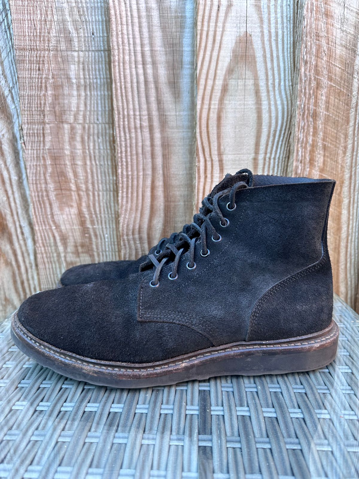 Photo by TheGiuce on April 3, 2023 of the Oak Street Bootmakers Field Boot in Seidel Black Oiled Congo Shrunken Bison Roughout.