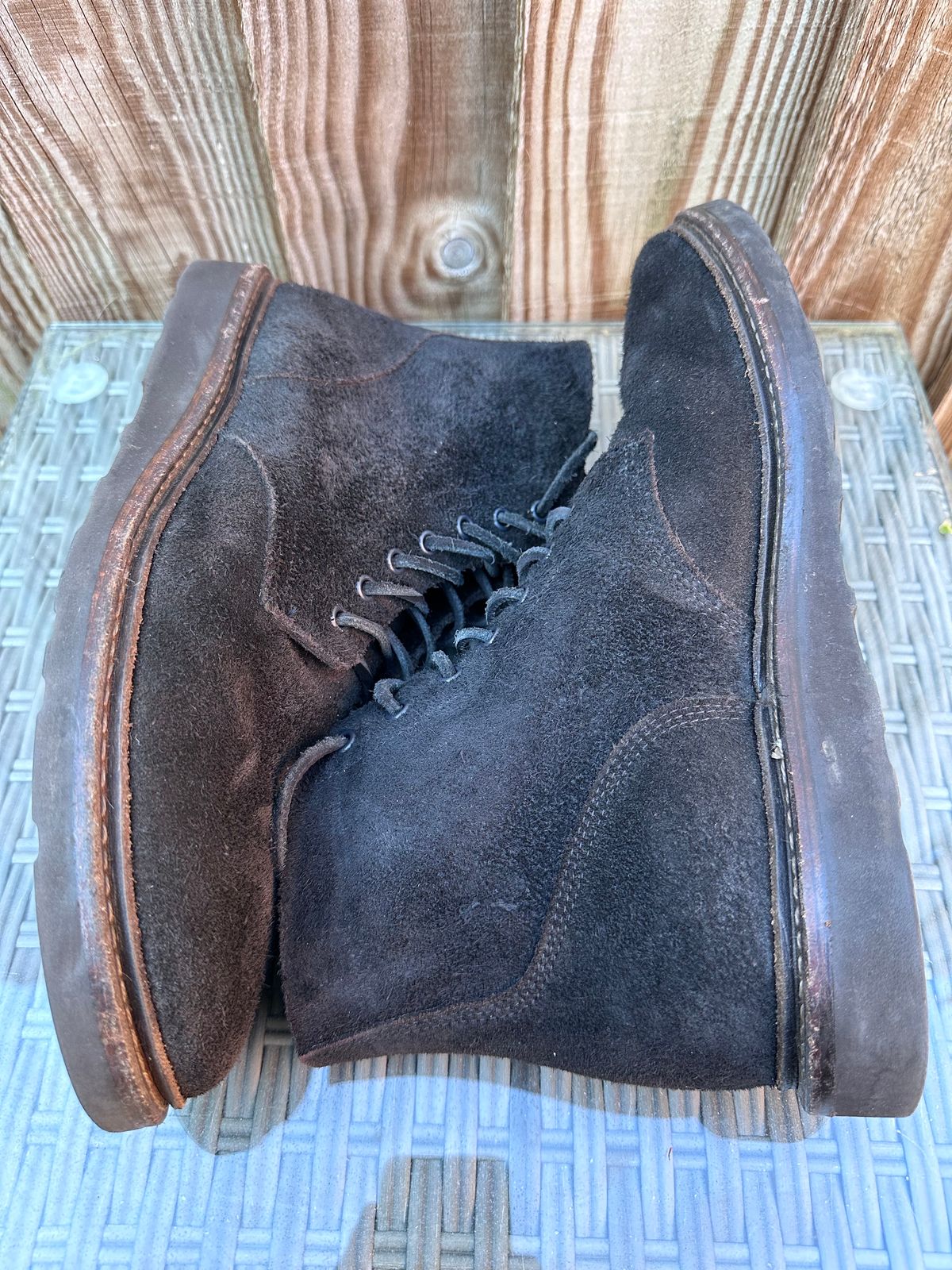 Photo by TheGiuce on April 3, 2023 of the Oak Street Bootmakers Field Boot in Seidel Black Oiled Congo Shrunken Bison Roughout.