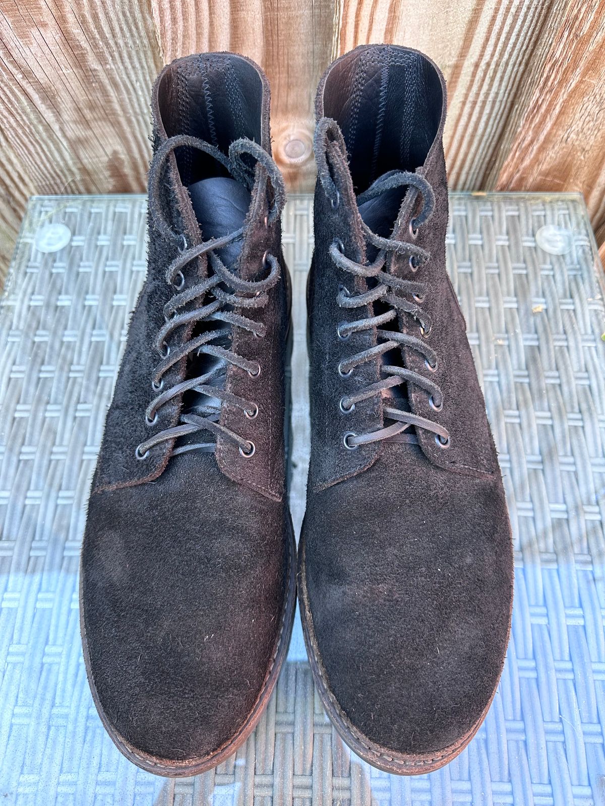 Photo by TheGiuce on April 3, 2023 of the Oak Street Bootmakers Field Boot in Seidel Black Oiled Congo Shrunken Bison Roughout.