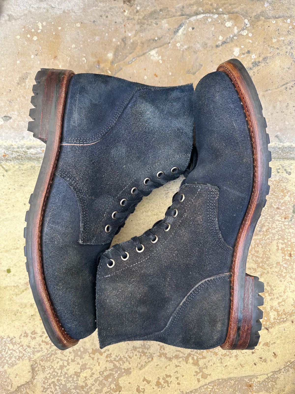 Photo by TheGiuce on November 5, 2023 of the Oak Street Bootmakers Field Boot in Horween Natural Indigo Chromexcel Roughout.