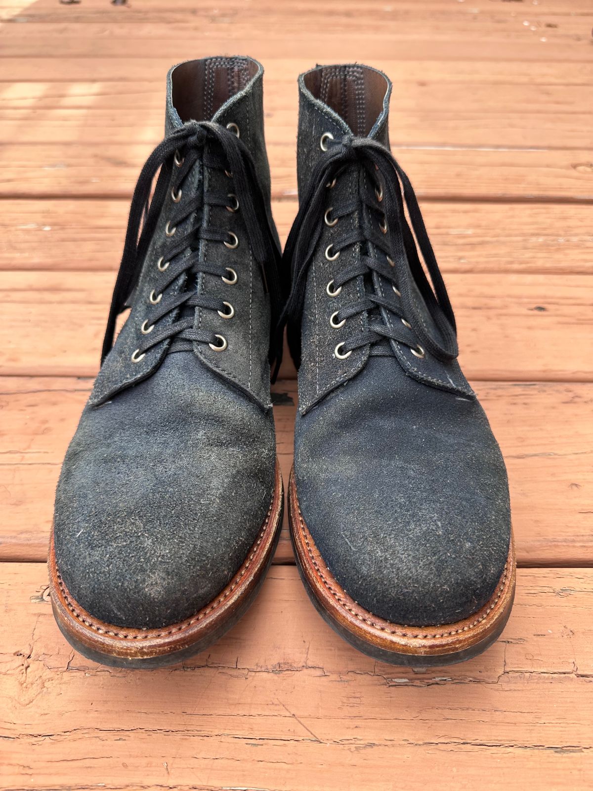 Photo by TheGiuce on December 3, 2023 of the Oak Street Bootmakers Field Boot in Horween Natural Indigo Chromexcel Roughout.