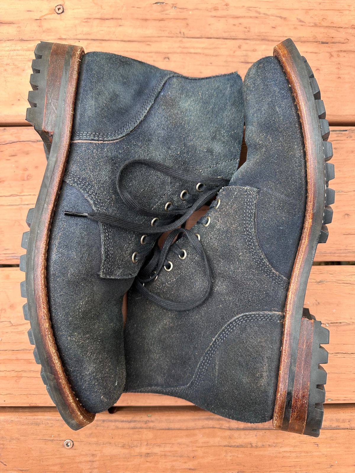 Photo by TheGiuce on December 3, 2023 of the Oak Street Bootmakers Field Boot in Horween Natural Indigo Chromexcel Roughout.