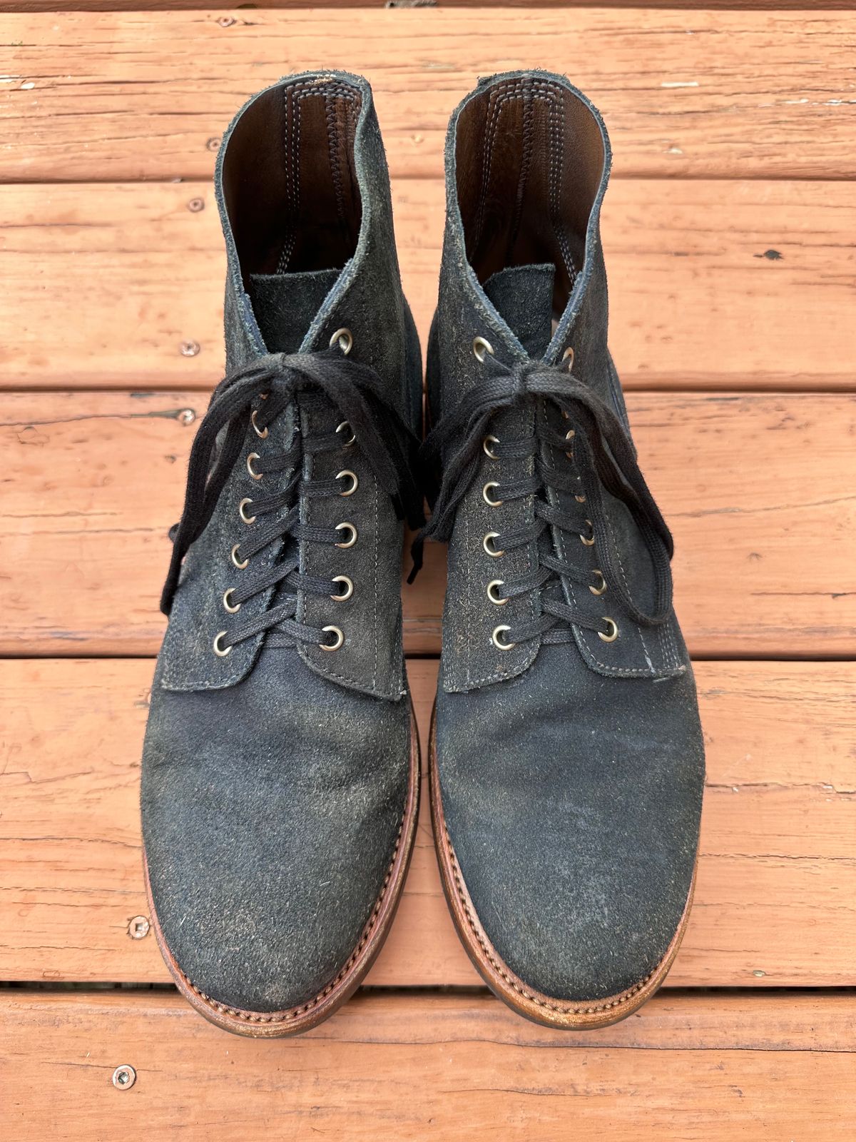 Photo by TheGiuce on December 3, 2023 of the Oak Street Bootmakers Field Boot in Horween Natural Indigo Chromexcel Roughout.