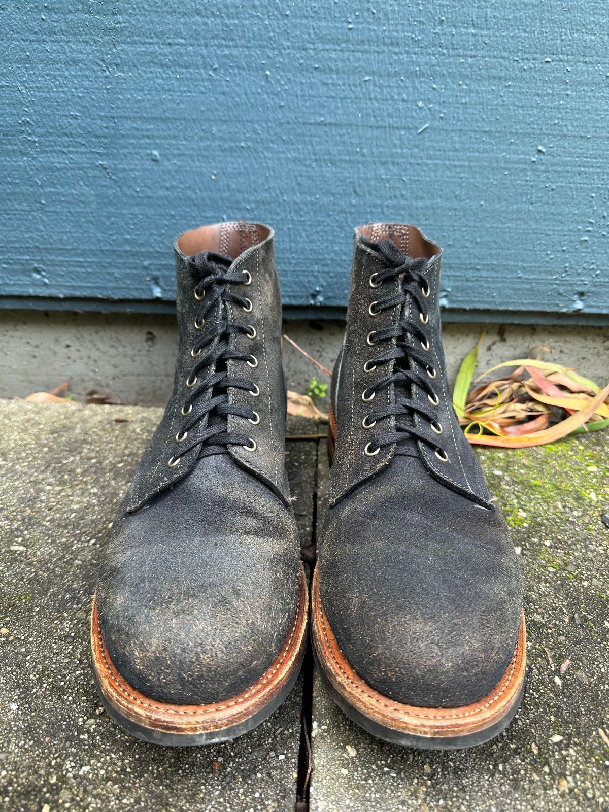 Photo by TheGiuce on March 3, 2024 of the Oak Street Bootmakers Field Boot in Horween Natural Indigo Chromexcel Roughout.