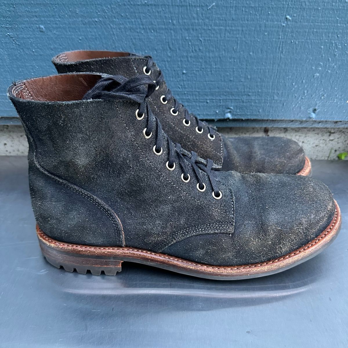 Photo by TheGiuce on April 3, 2024 of the Oak Street Bootmakers Field Boot in Horween Natural Indigo Chromexcel Roughout.