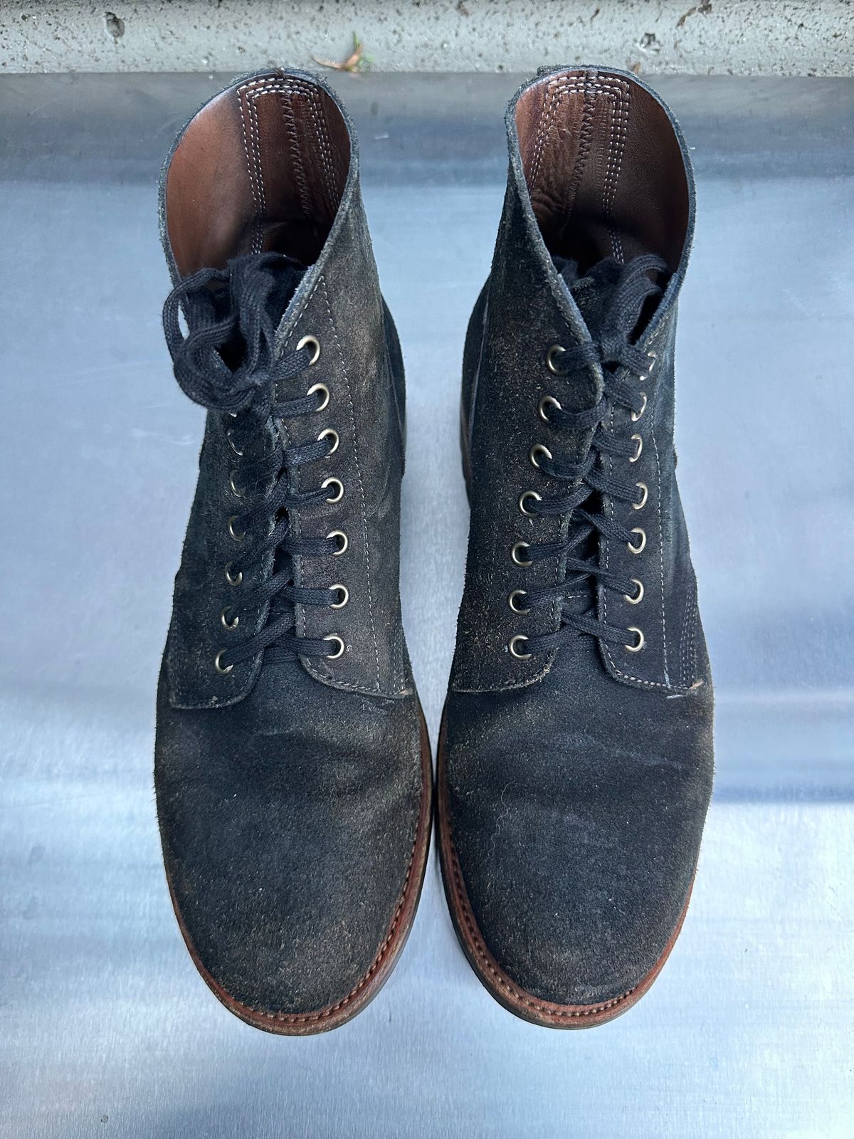 Photo by TheGiuce on April 3, 2024 of the Oak Street Bootmakers Field Boot in Horween Natural Indigo Chromexcel Roughout.