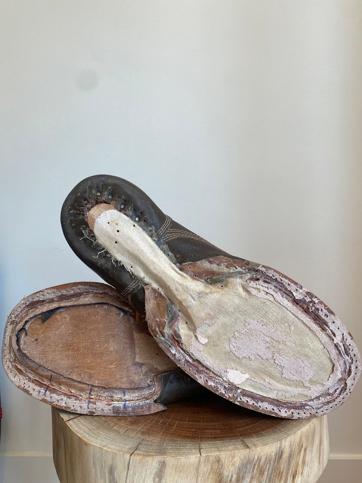 Photo by Hellraysaz on October 15, 2024 of the White's MP-Sherman Toe Cap in Horween Olive Waxed Flesh.
