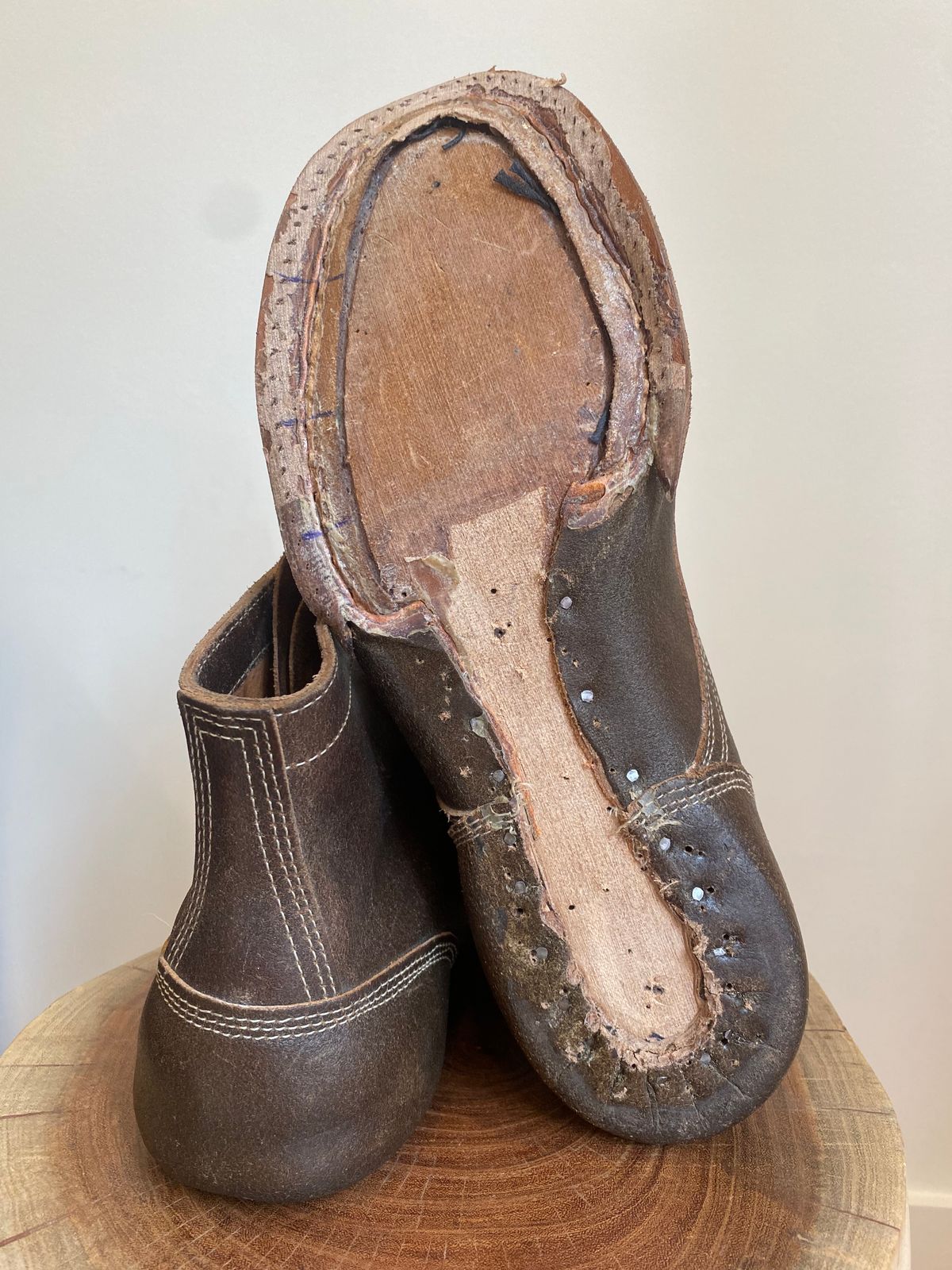 Photo by Hellraysaz on October 15, 2024 of the White's MP-Sherman Toe Cap in Horween Olive Waxed Flesh.