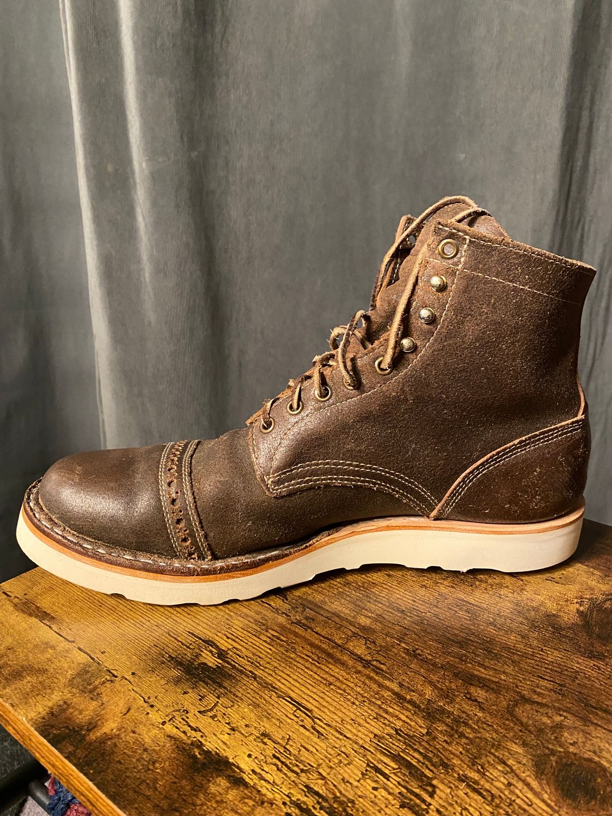 Photo by Hellraysaz on December 20, 2024 of the White's MP-Sherman Toe Cap in Horween Olive Waxed Flesh.