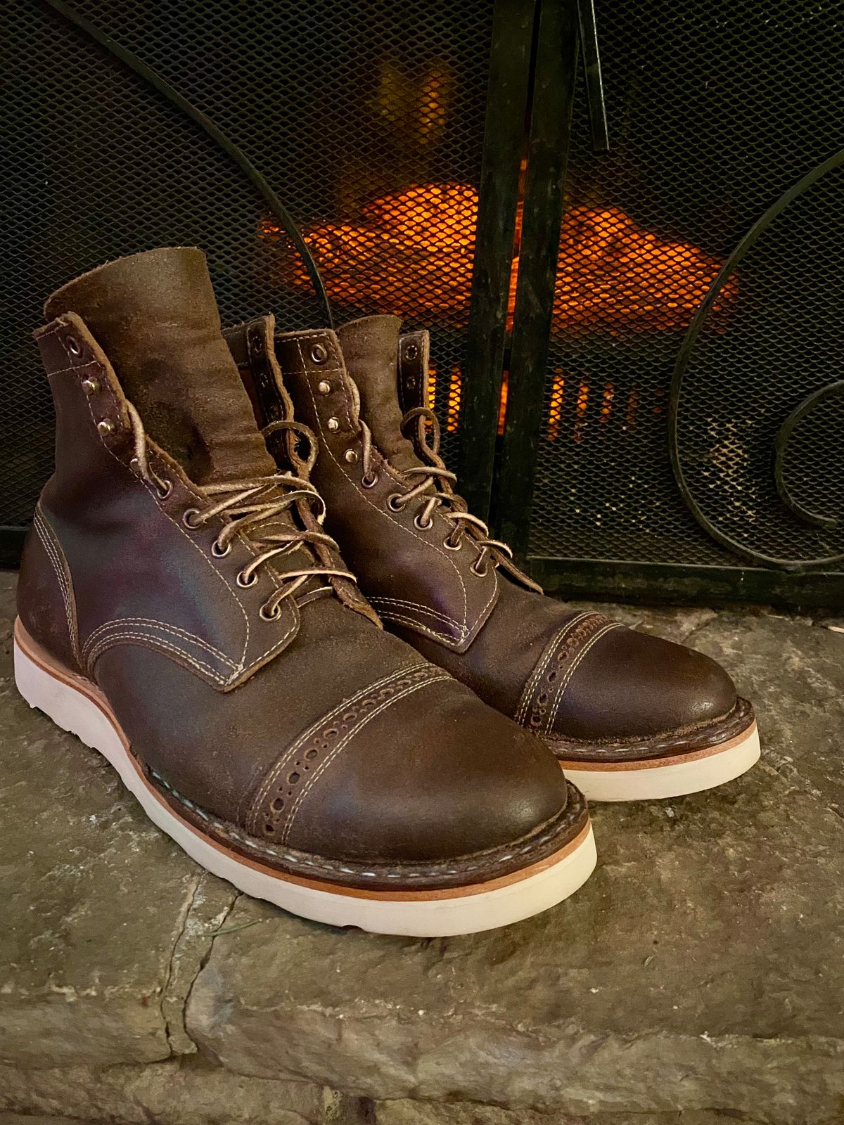 Photo by Hellraysaz on December 21, 2024 of the White's MP-Sherman Toe Cap in Horween Olive Waxed Flesh.