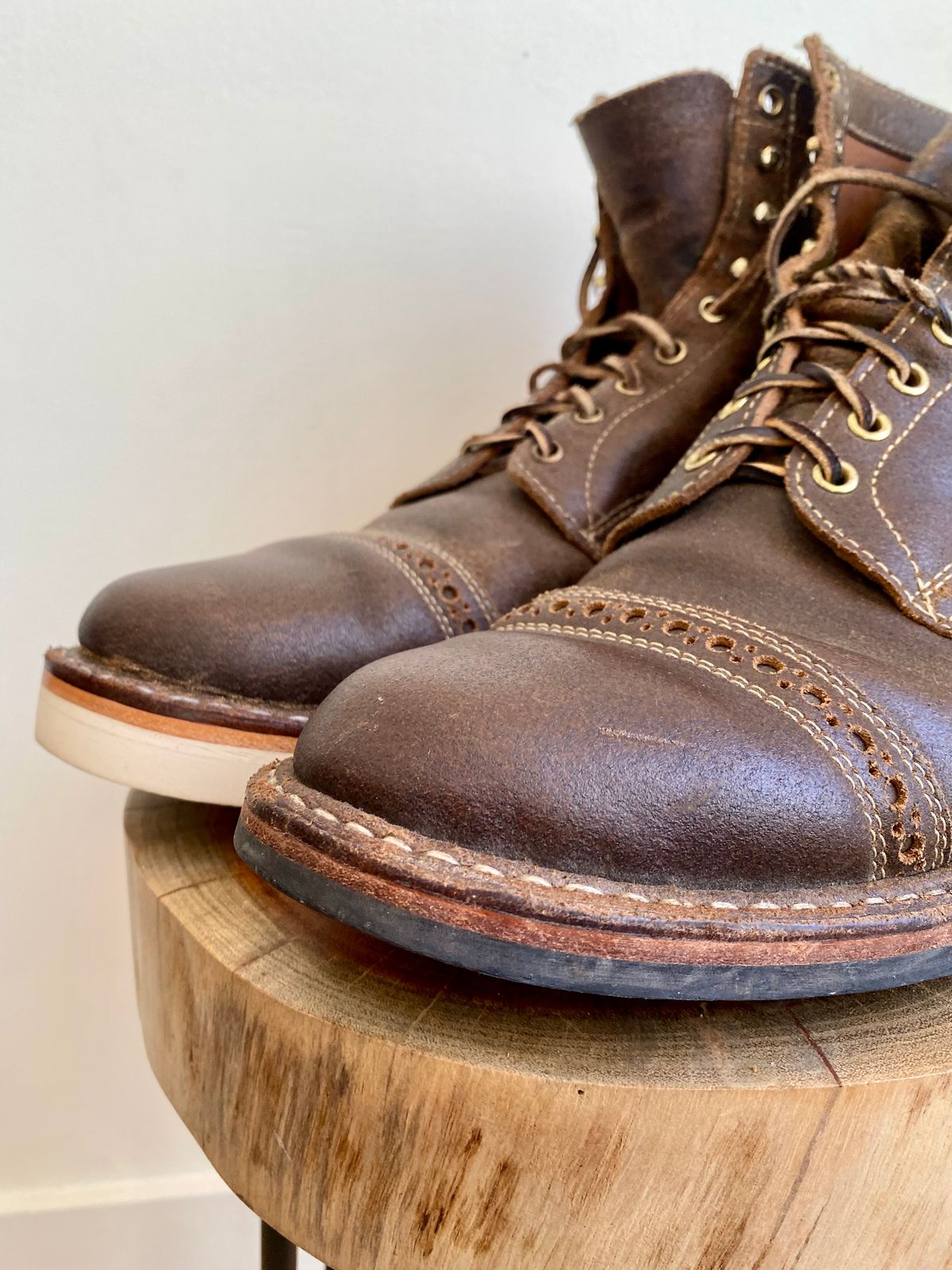 Photo by Hellraysaz on December 21, 2024 of the White's MP-Sherman Toe Cap in Horween Olive Waxed Flesh.