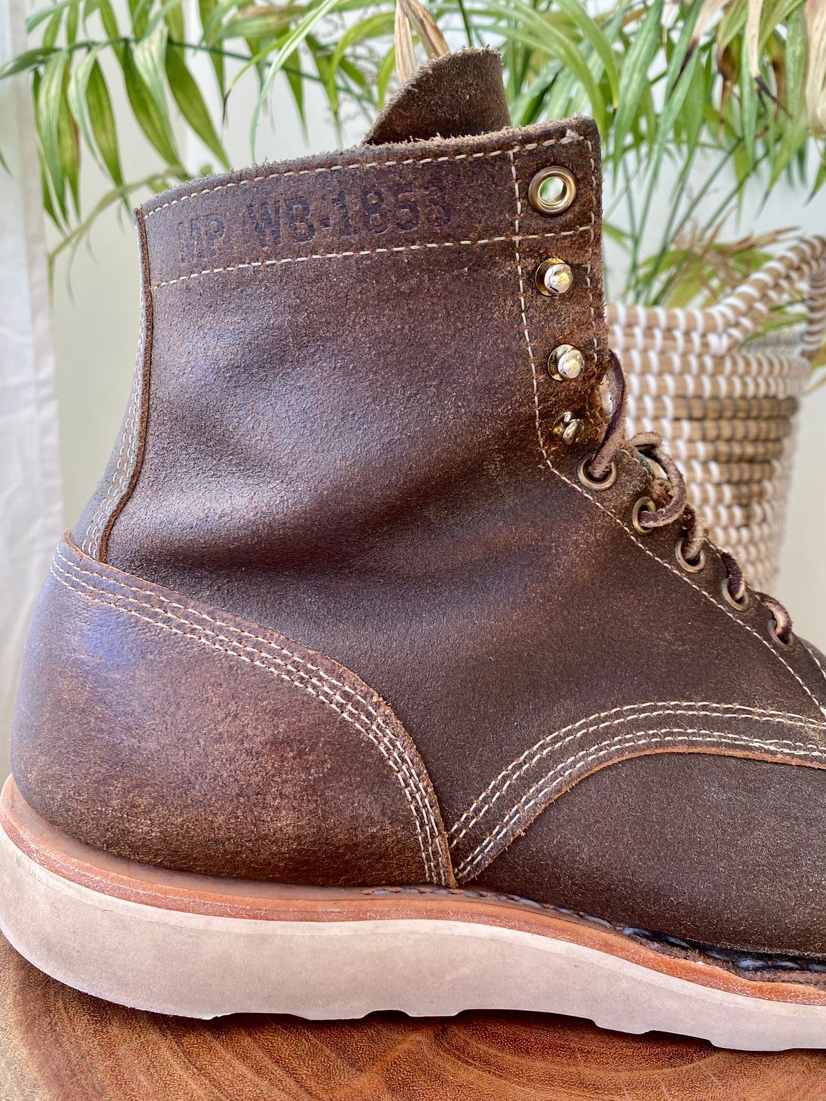 Photo by Hellraysaz on February 12, 2025 of the White's MP-Sherman Toe Cap in Horween Olive Waxed Flesh.
