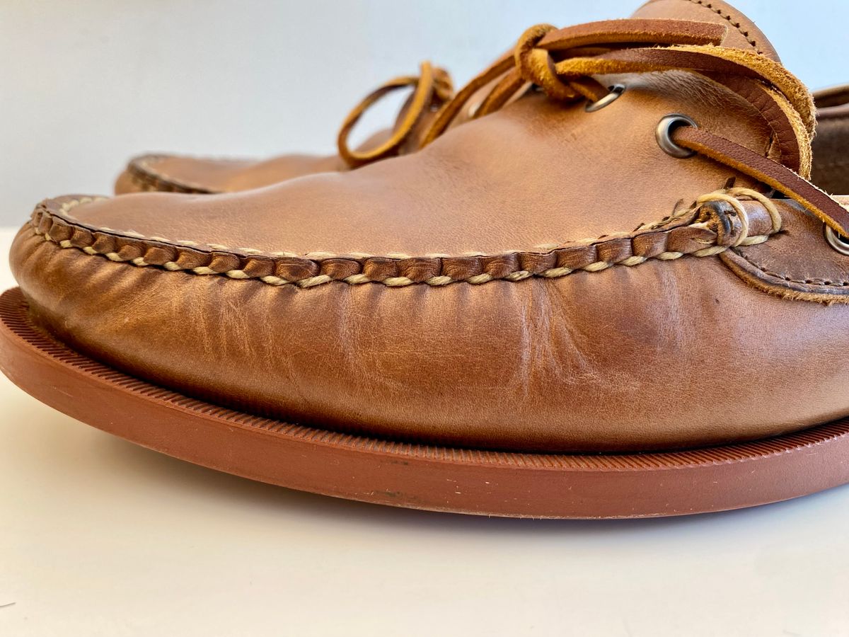 Photo by Hellraysaz on September 15, 2023 of the Rancourt & Co. Gilman Camp Moc in Horween Natural Chromexcel.