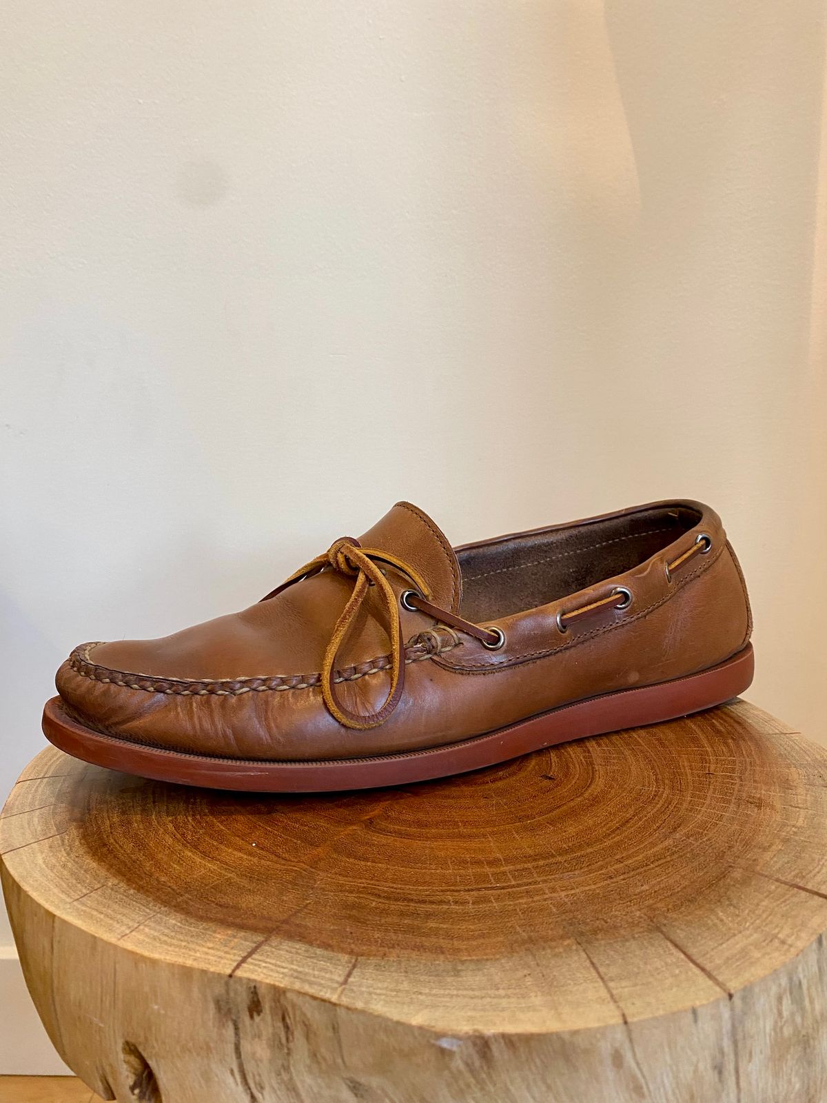 Photo by Hellraysaz on September 11, 2024 of the Rancourt & Co. Gilman Camp Moc in Horween Natural Chromexcel.