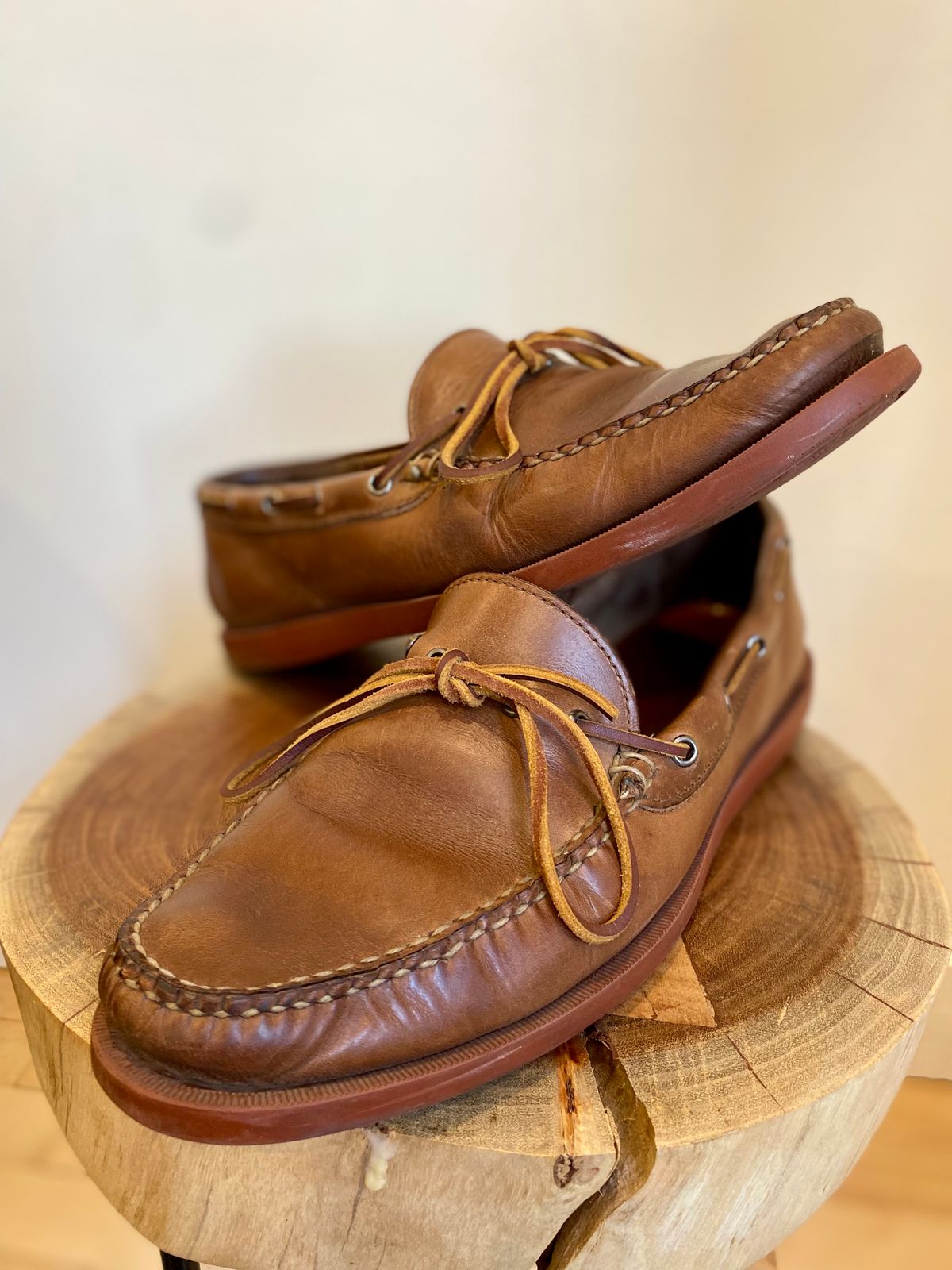 Photo by Hellraysaz on September 11, 2024 of the Rancourt & Co. Gilman Camp Moc in Horween Natural Chromexcel.