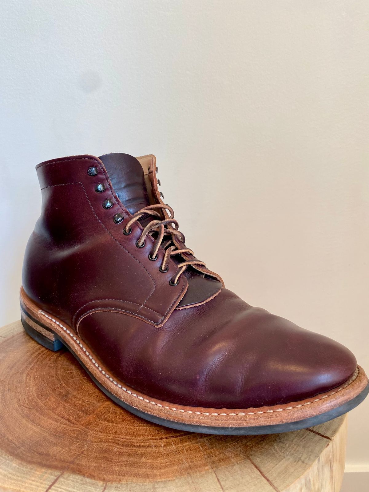 Photo by Hellraysaz on September 13, 2024 of the White's Main Street in Horween Color 8 Chromexcel.