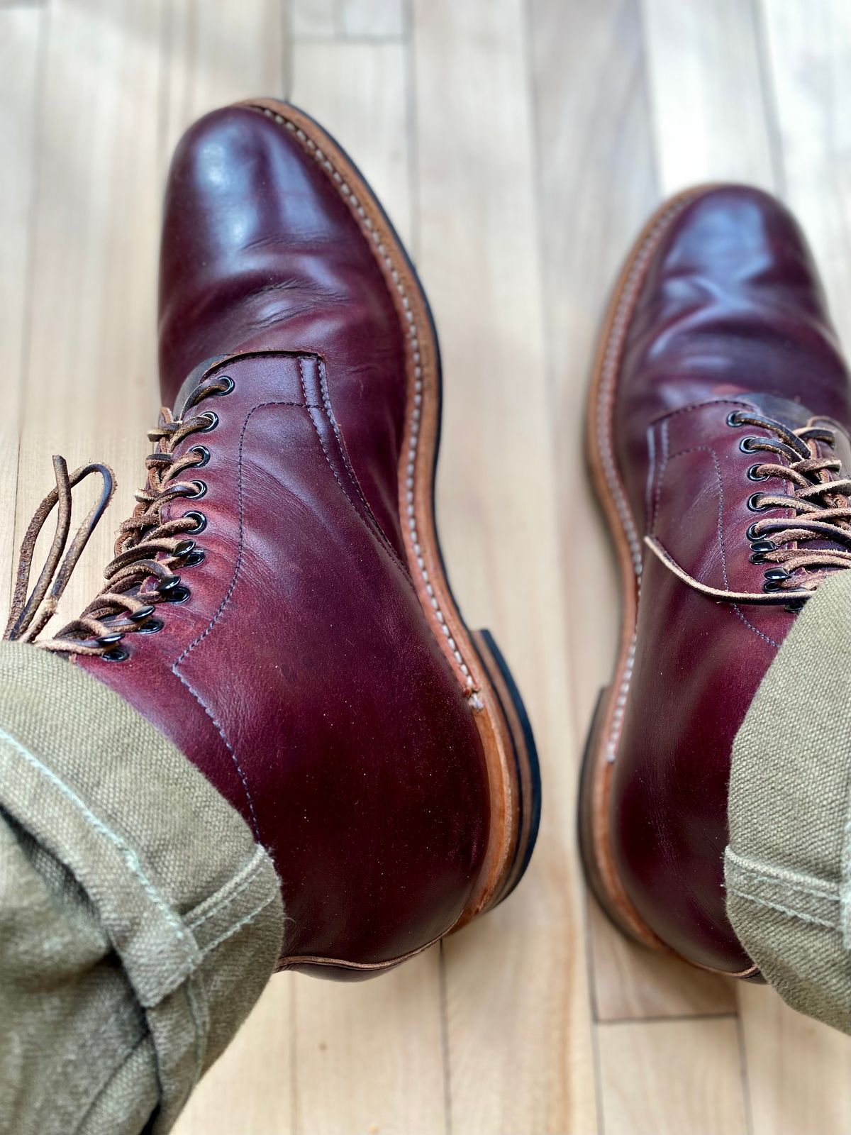 Photo by Hellraysaz on March 17, 2026 of the White's Main Street in Horween Color 8 Chromexcel.