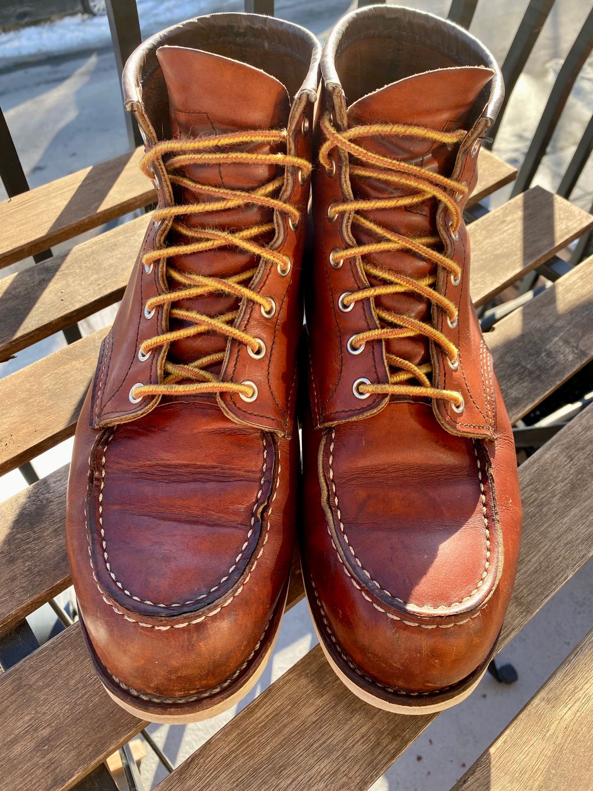 Photo by Hellraysaz on March 6, 2023 of the Red Wing 6-Inch Classic Moc in S.B. Foot Oro Legacy.